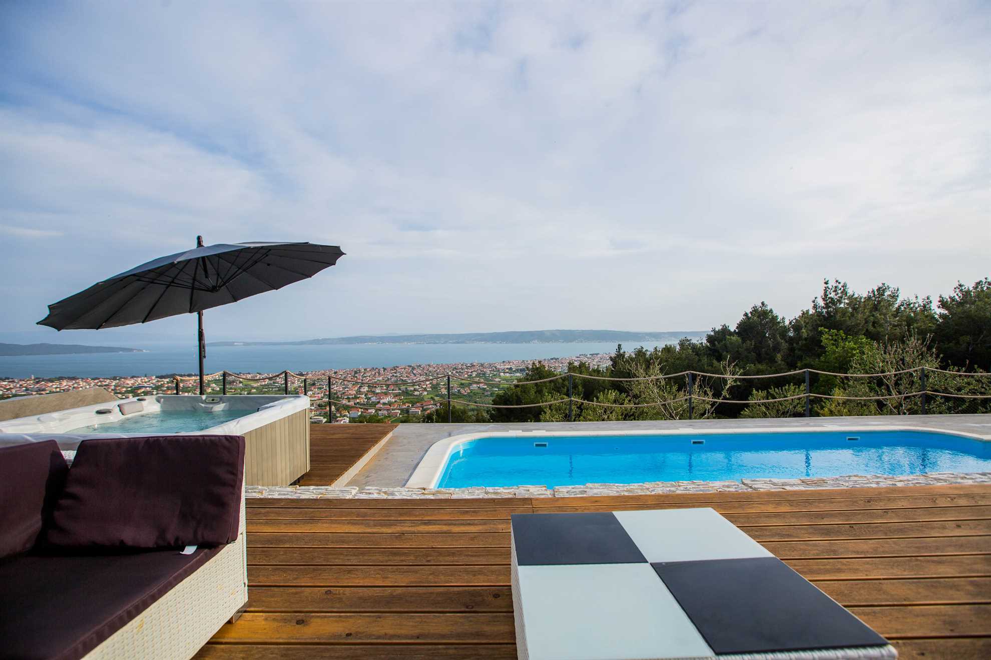 Luxury Villa Grand View with Swimming Pool