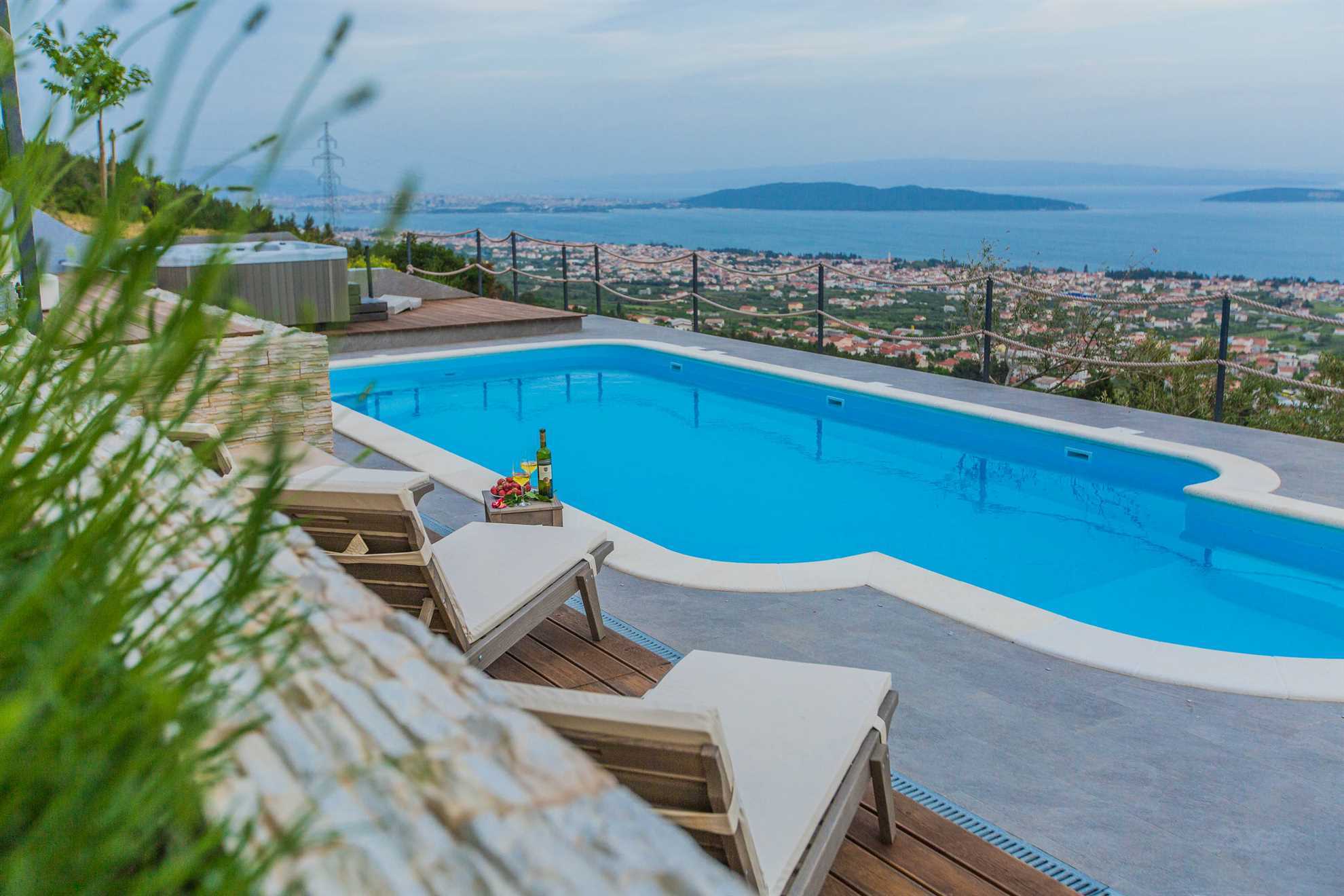 Luxury Villa Grand View with Swimming Pool