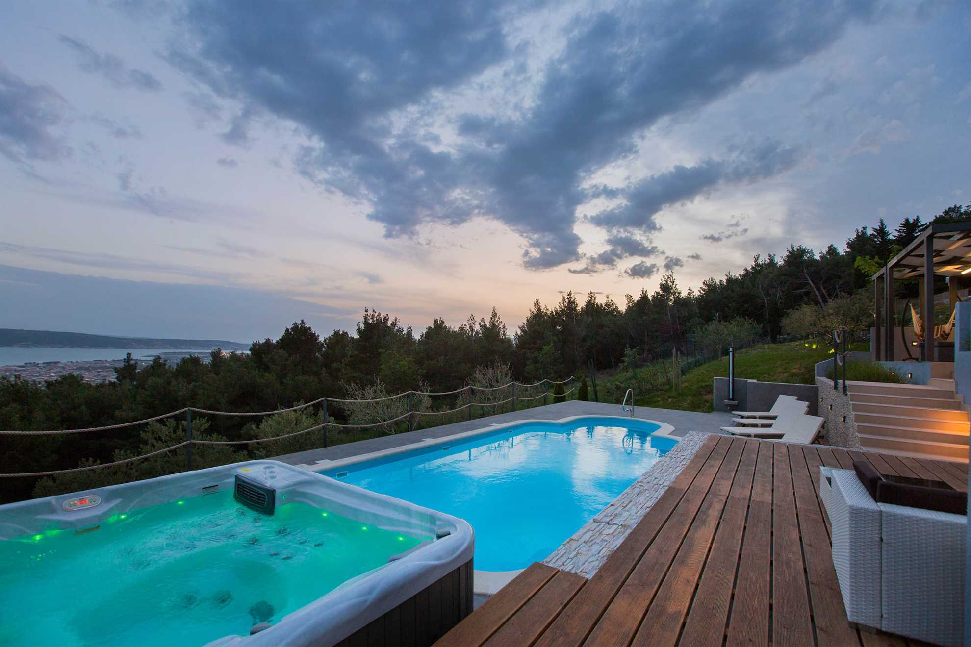 Luxury Villa Grand View with Swimming Pool