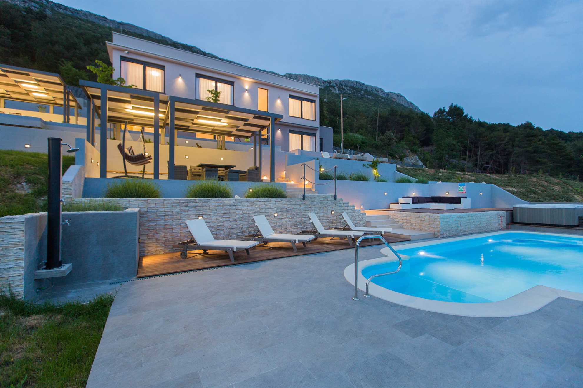 Luxury Villa Grand View with Swimming Pool