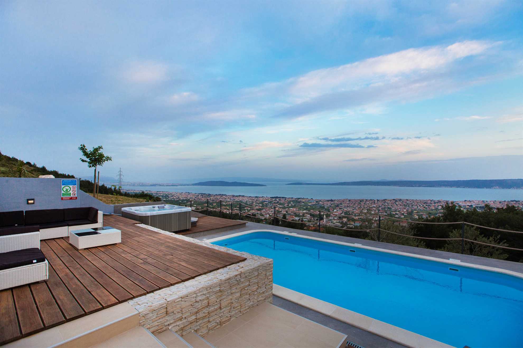 Luxury Villa Grand View with Swimming Pool
