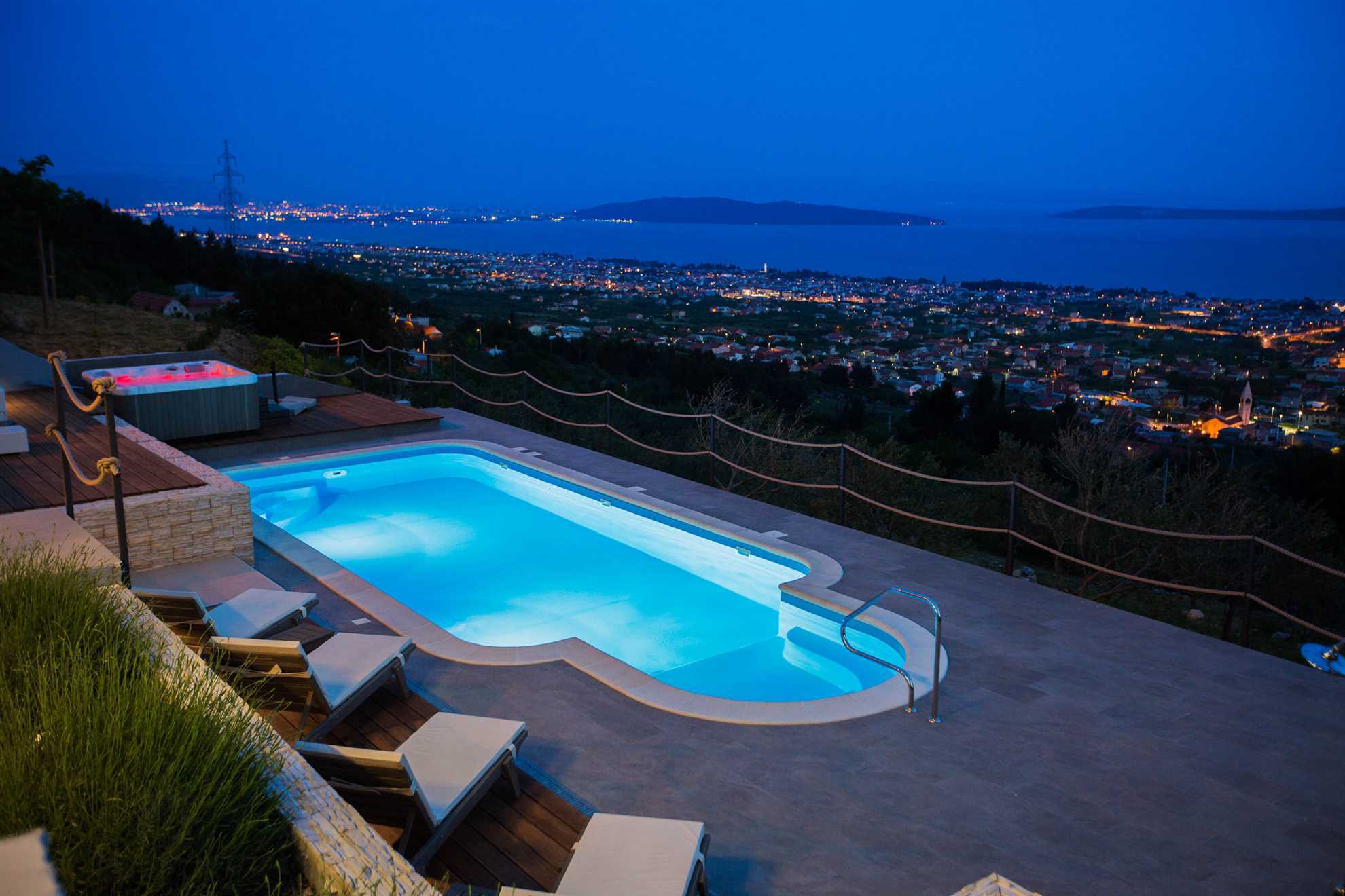 Luxury Villa Grand View with Swimming Pool