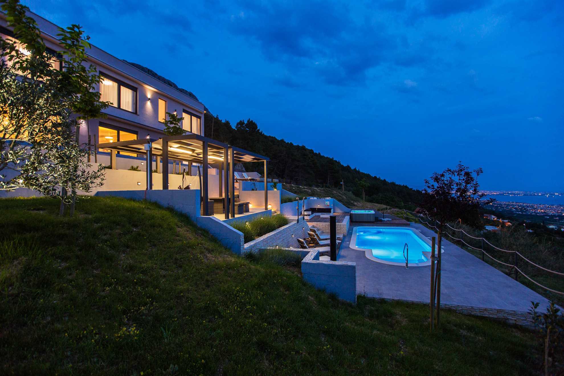 Luxury Villa Grand View with Swimming Pool