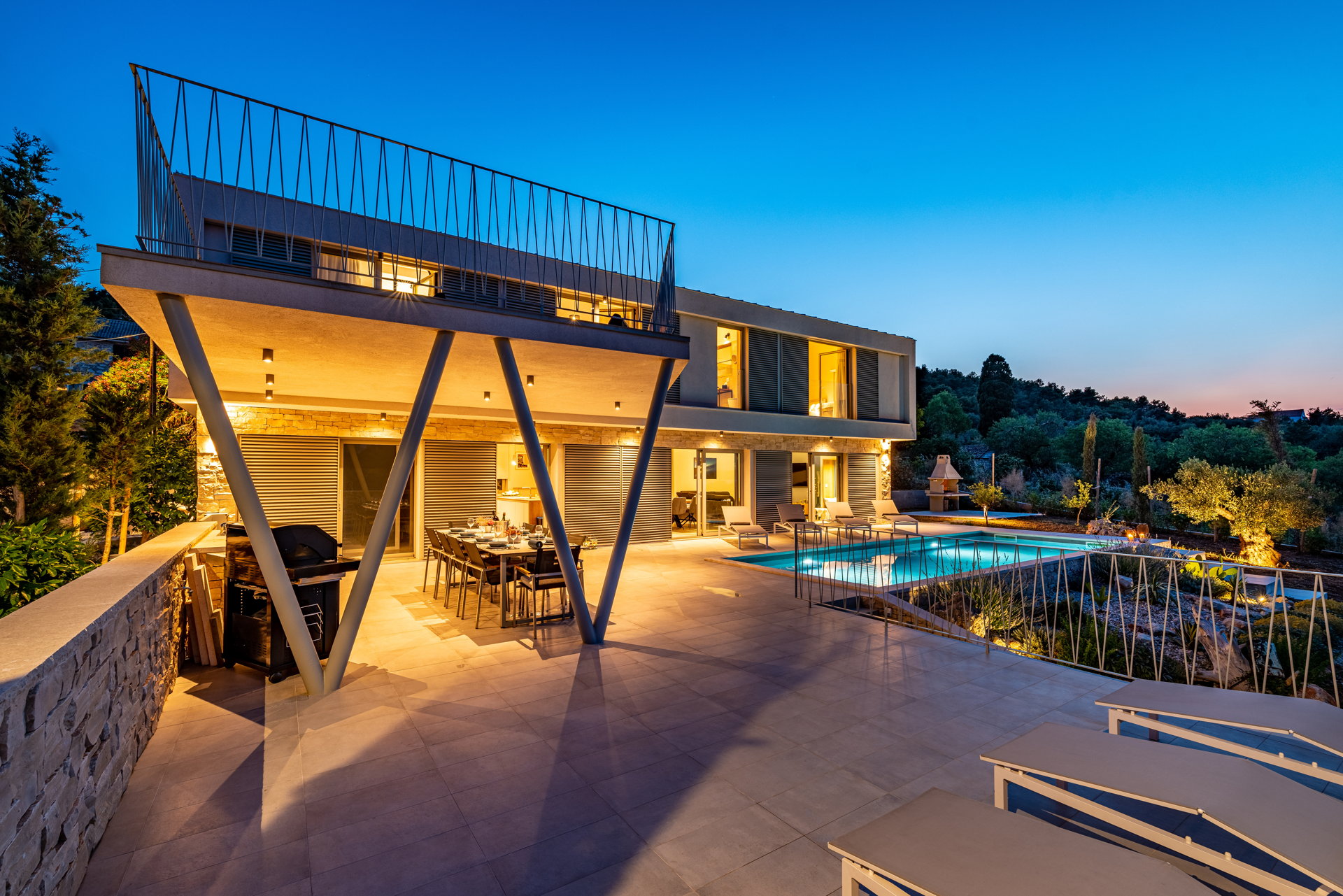 Villa Hypnotic with Pool