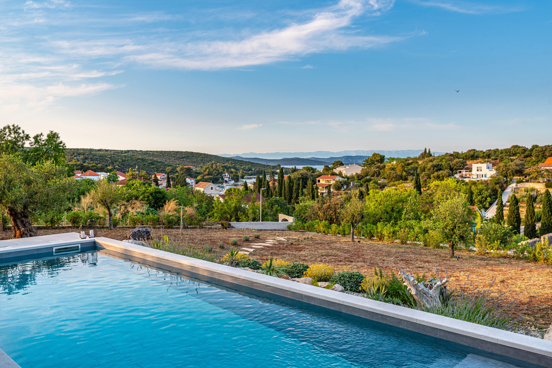 Villa Hypnotic with Pool