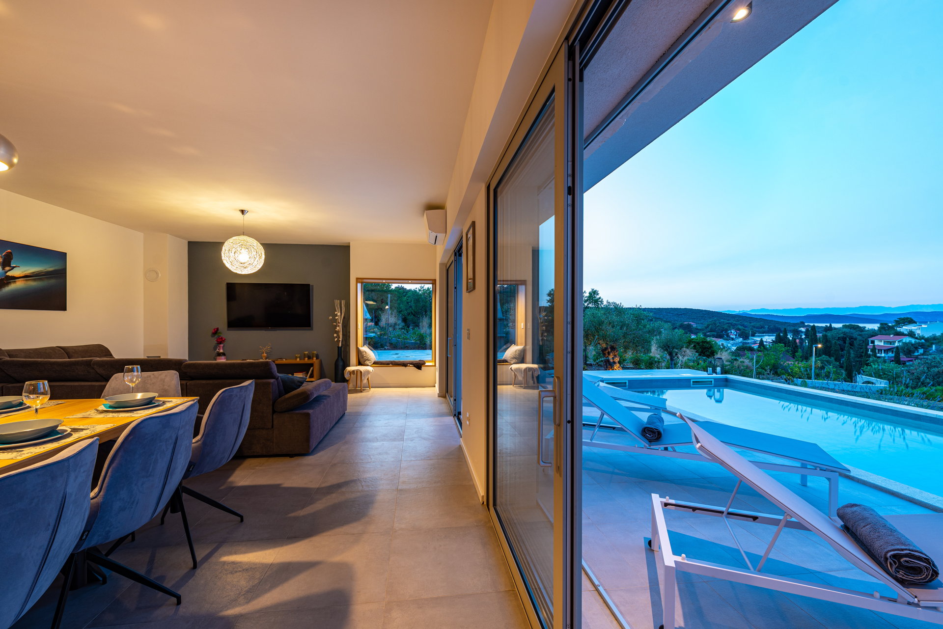 Villa Hypnotic with Pool
