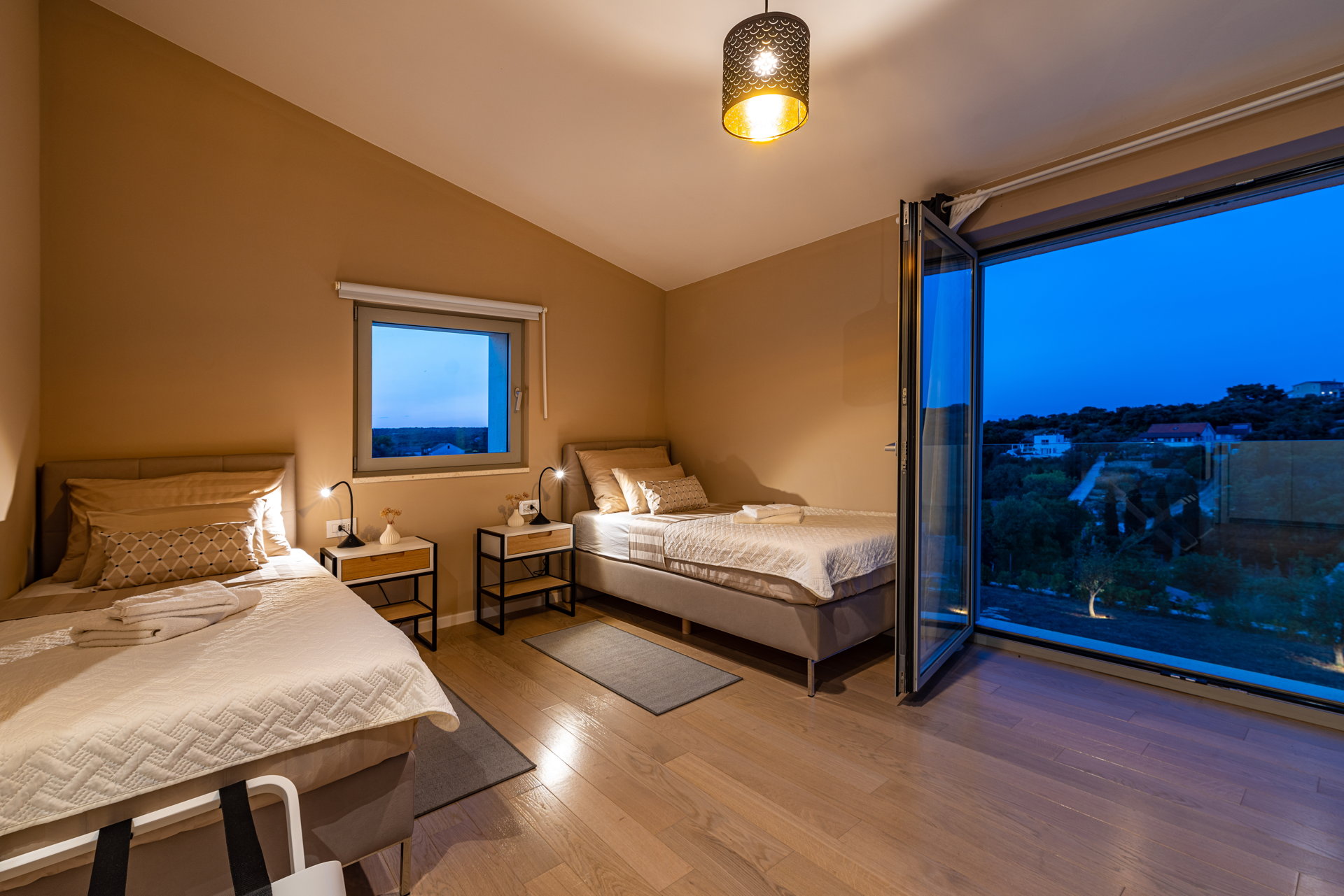 Villa Hypnotic with Pool