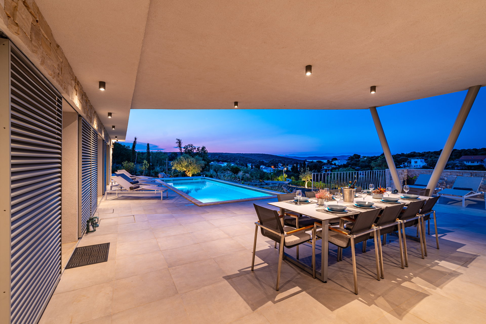 Villa Hypnotic with Pool