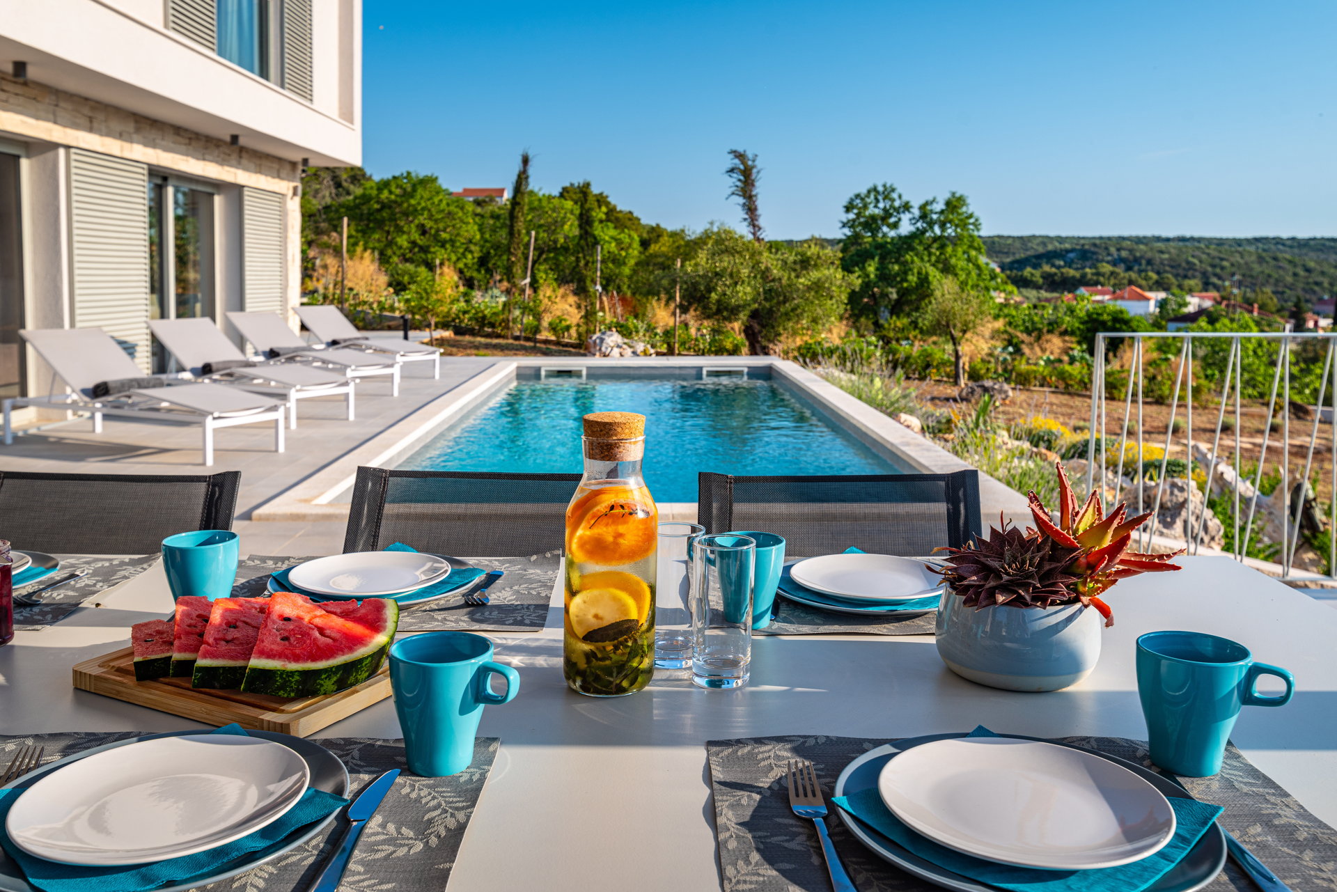 Villa Hypnotic with Pool