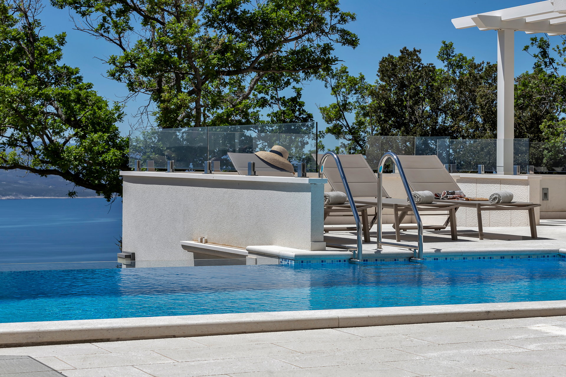 Villa Simply White with Pool