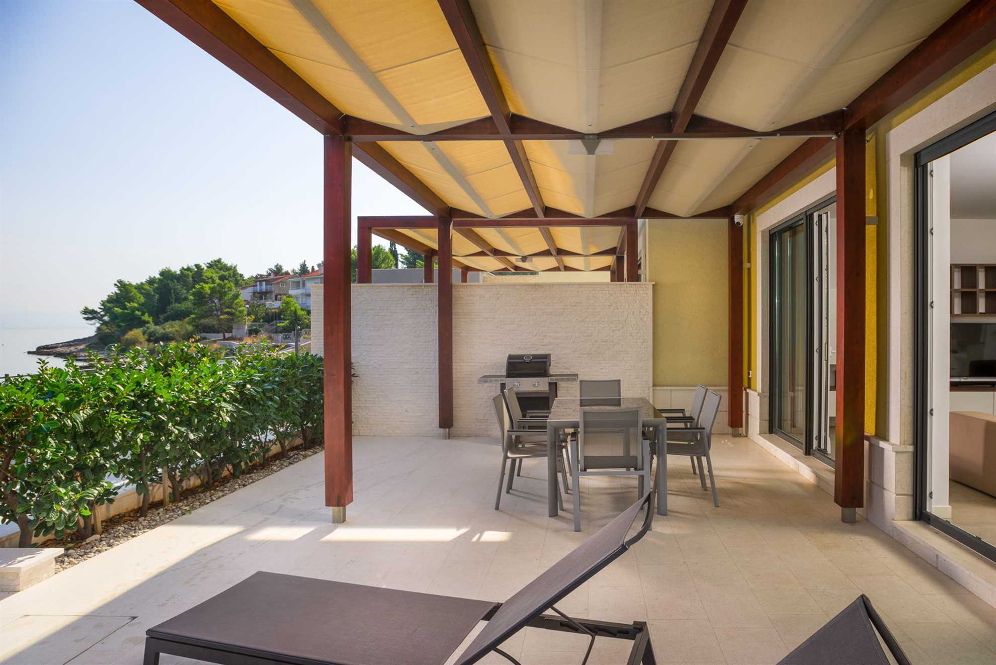 Beachfront Apartment Lemonade with Pool I