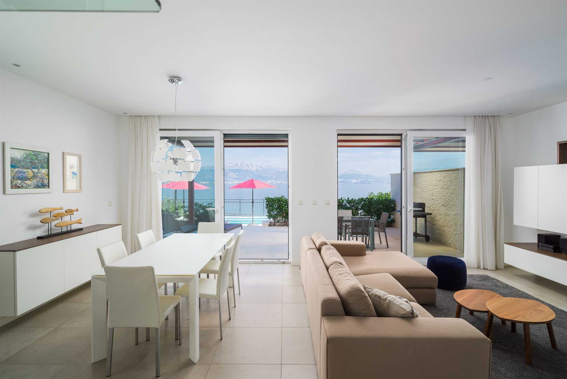 Beachfront Apartment Lemonade with Pool I