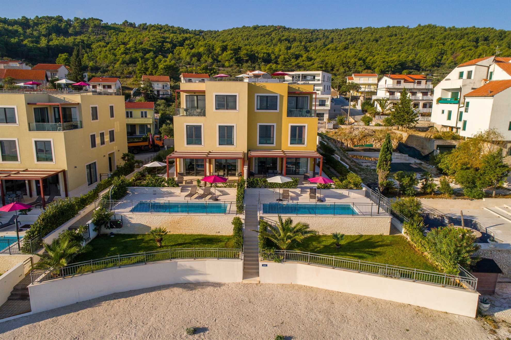 Beachfront Apartment Lemonade with Pool I