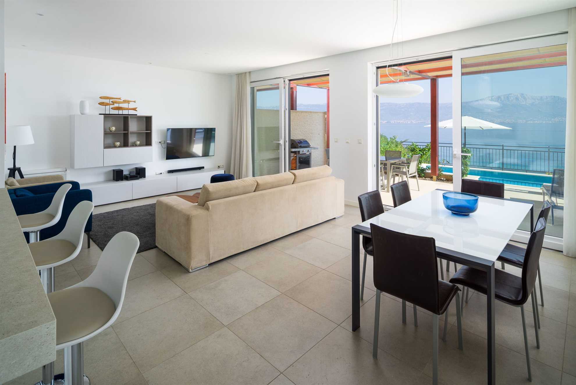 Beachfront Apartment Lemonade with Pool III