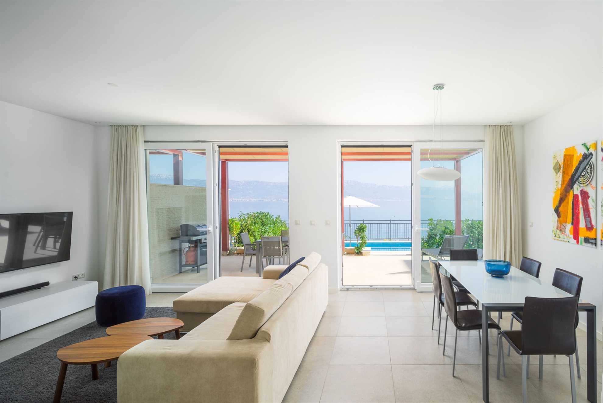 Beachfront Apartment Lemonade with Pool III