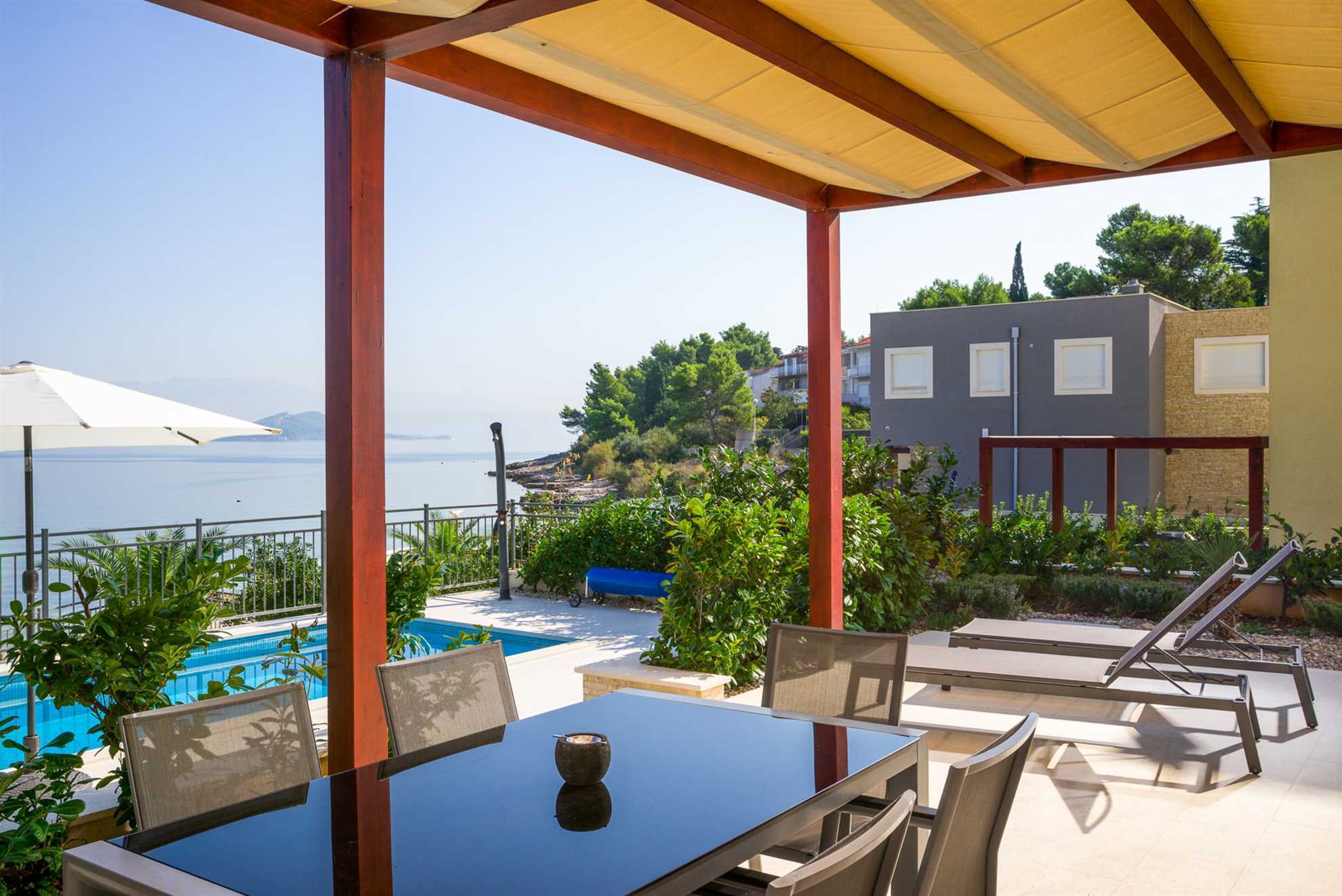Beachfront Apartment Lemonade with Pool III