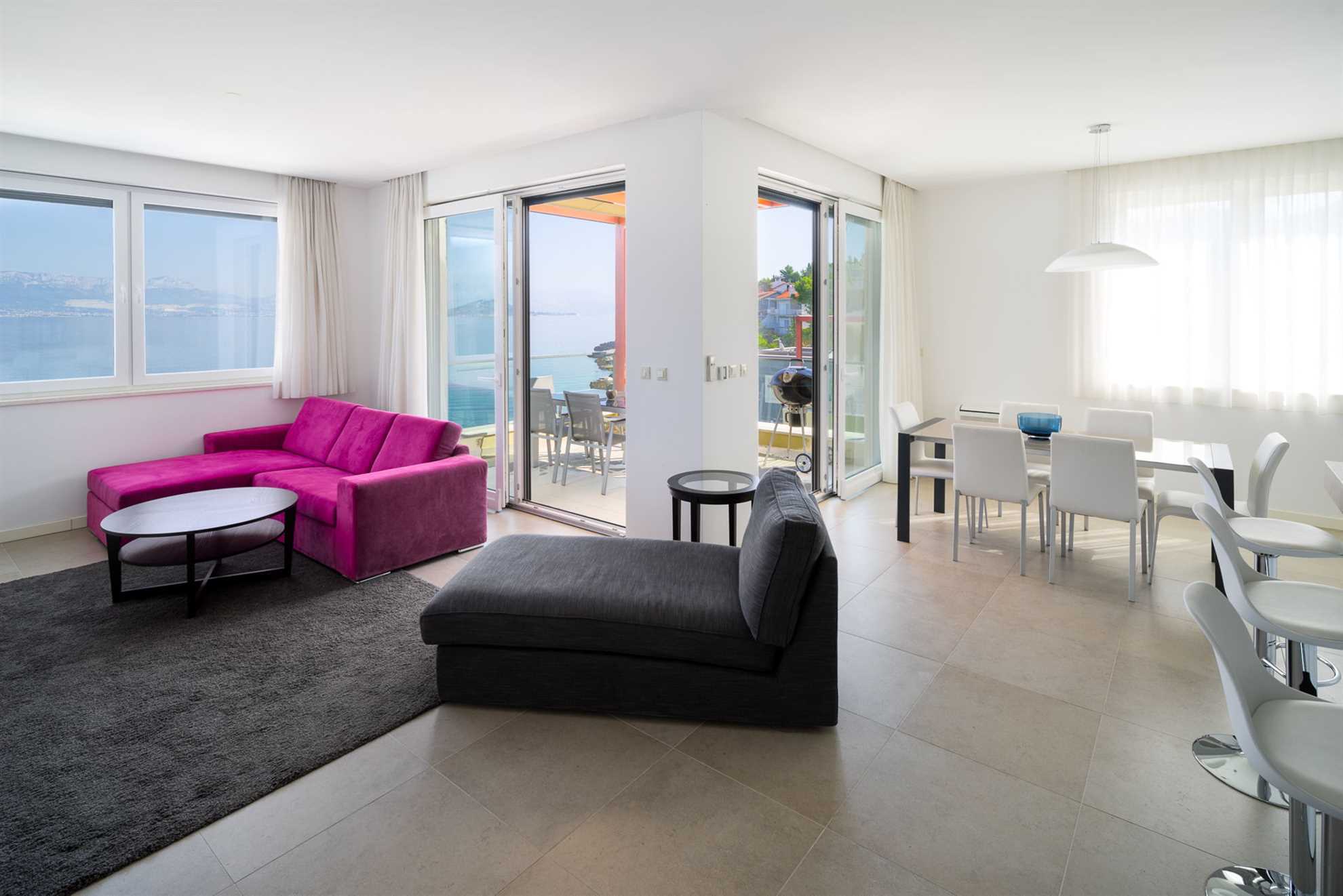 Beachfront Apartment Lemonade IV