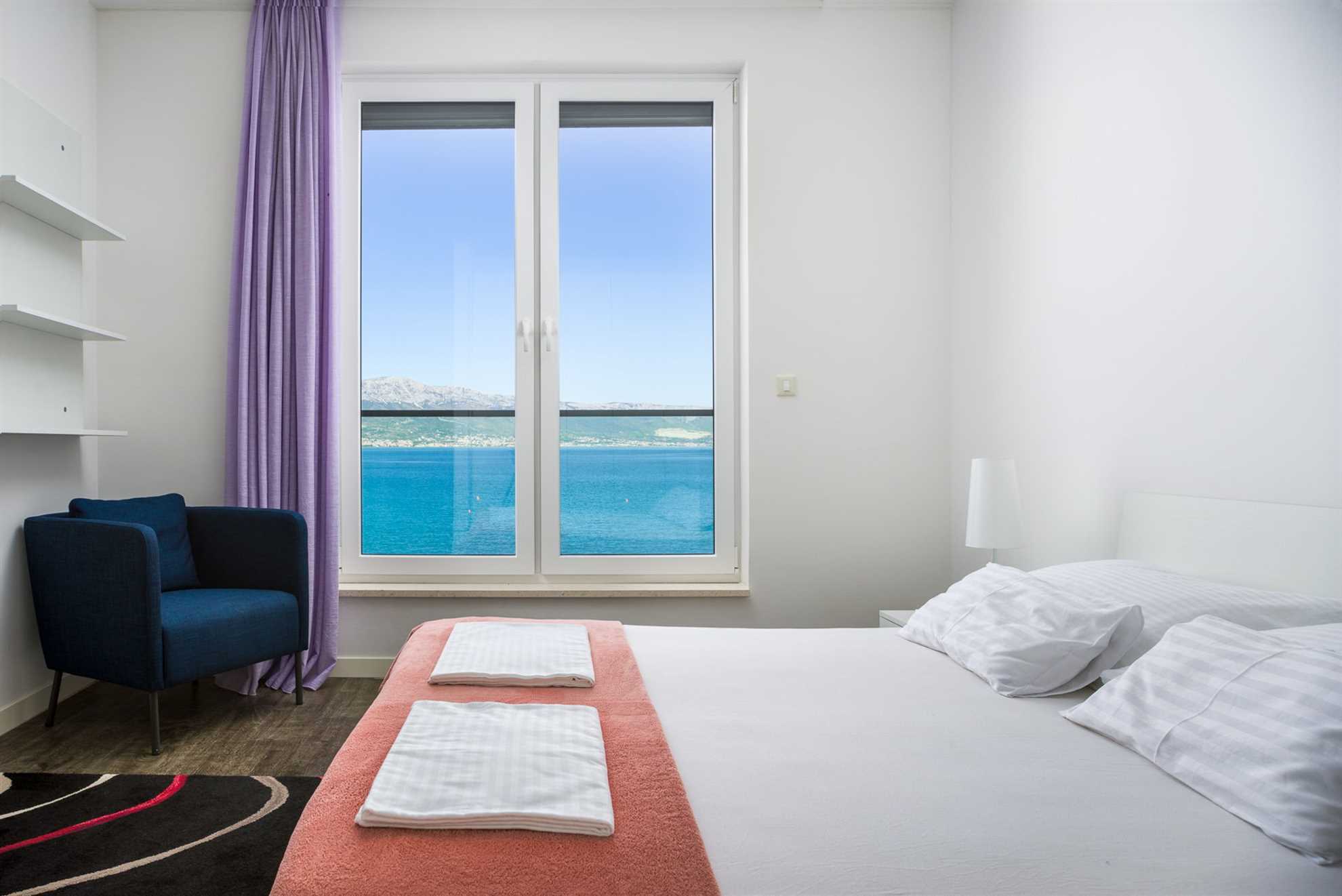 Beachfront Apartment Lemonade with Pool V