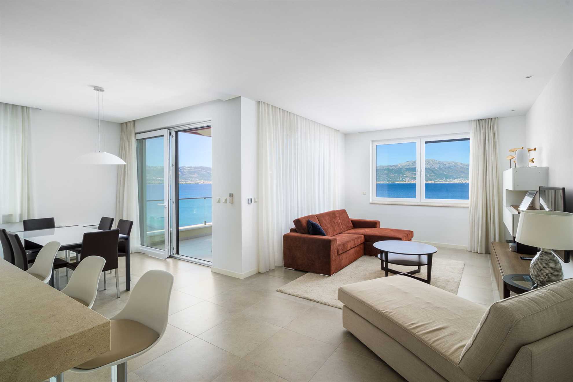 Beachfront Apartment Lemonade VI