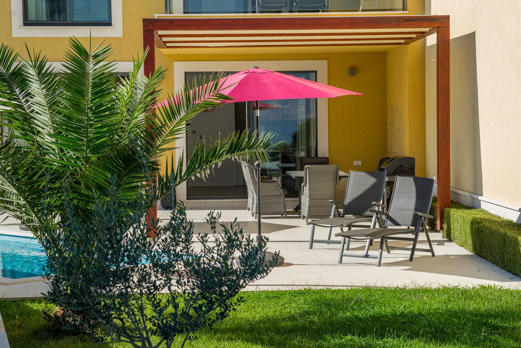 Beachfront Apartment Lemonade with Pool VII