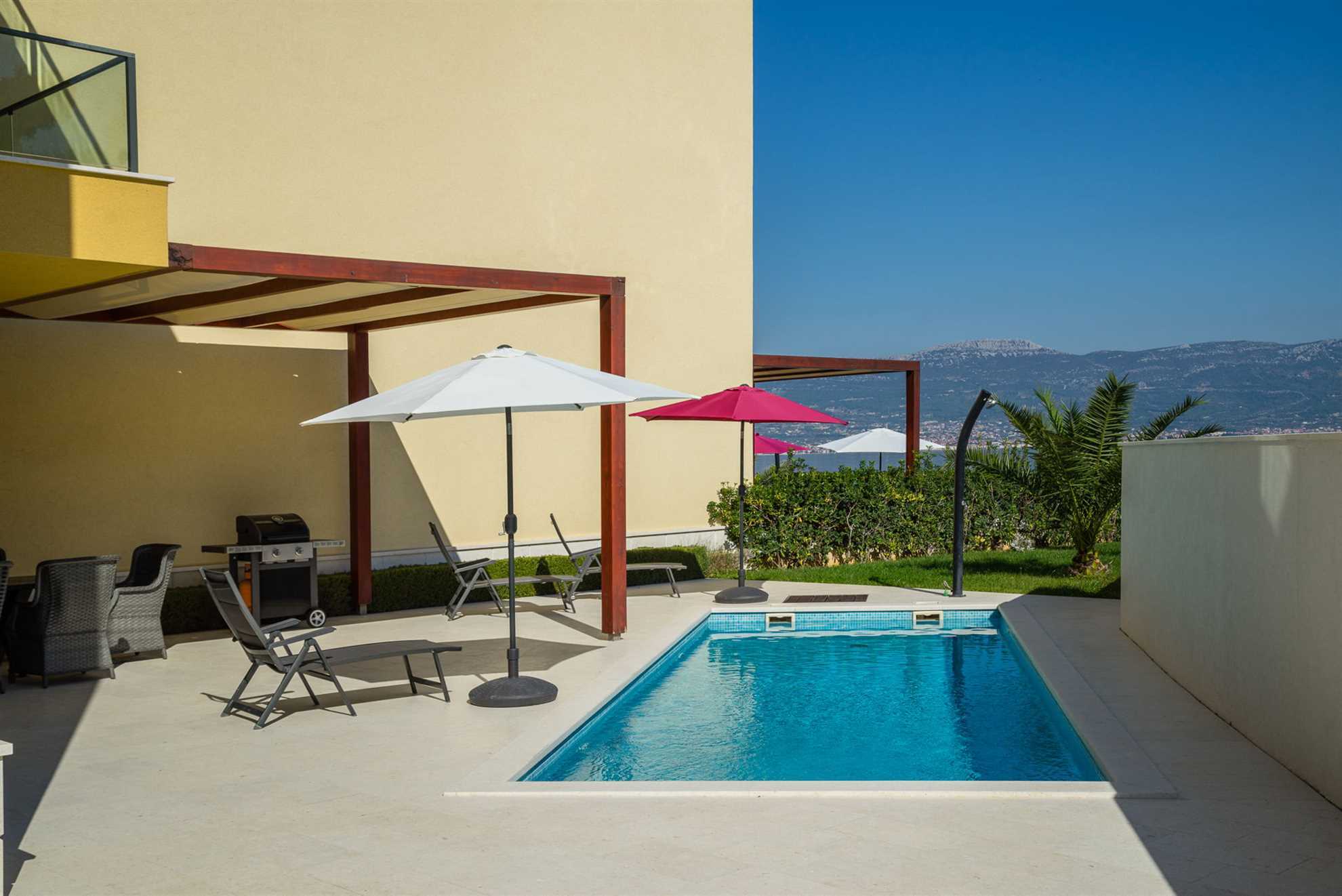 Beachfront Apartment Lemonade with Pool VII