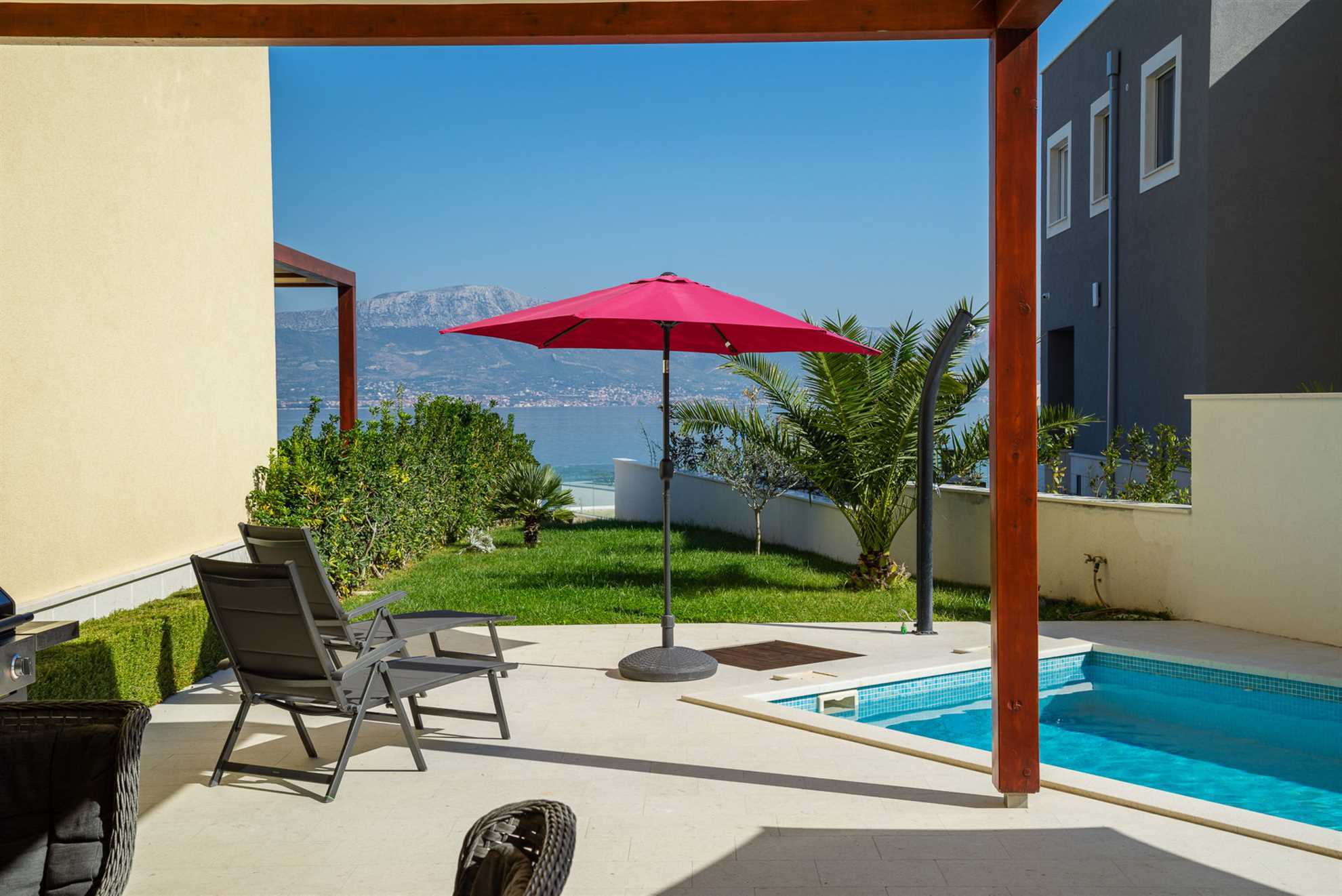 Beachfront Apartment Lemonade with Pool VII