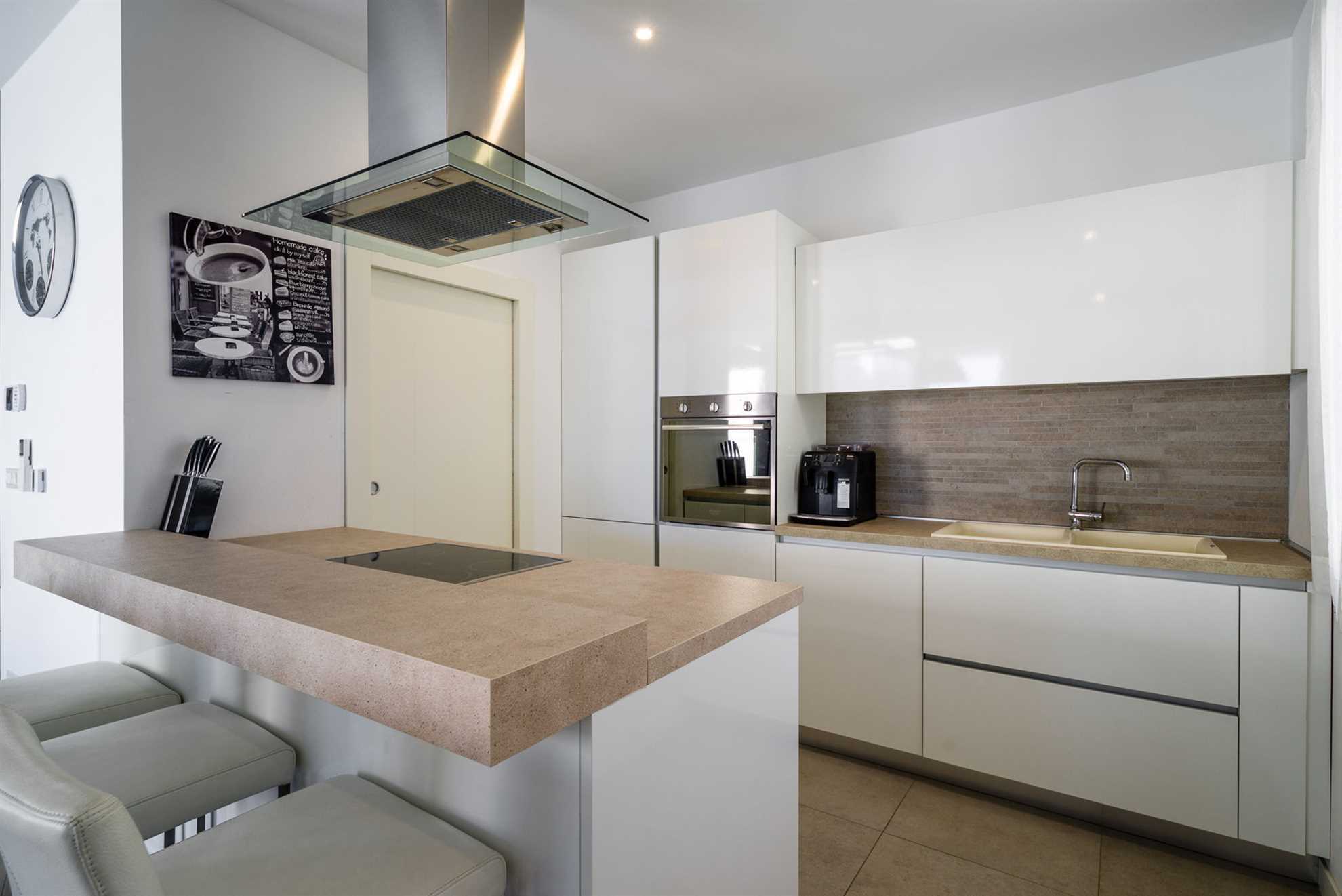 Beachfront Apartment Lemonade with Pool VII