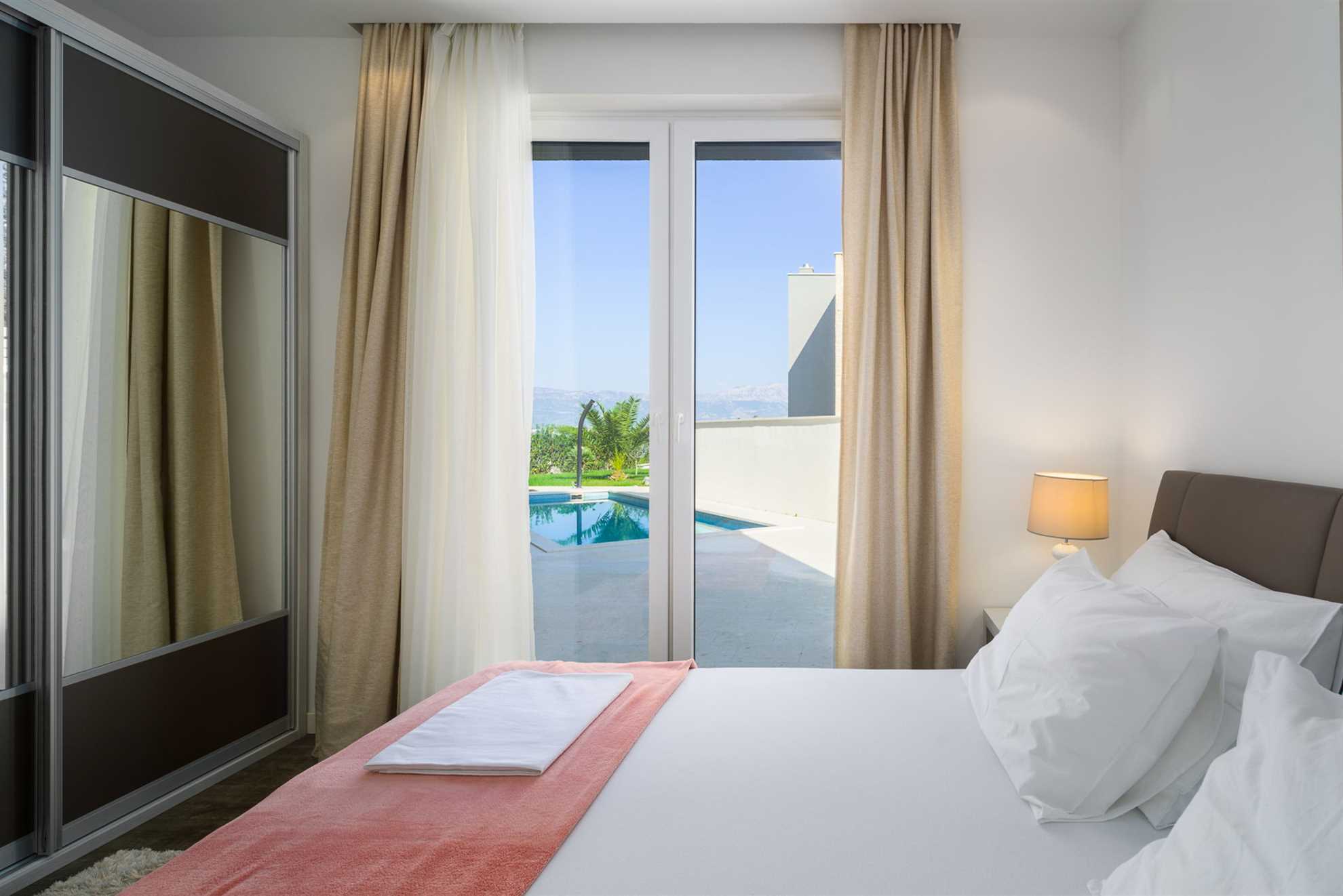 Beachfront Apartment Lemonade with Pool VII