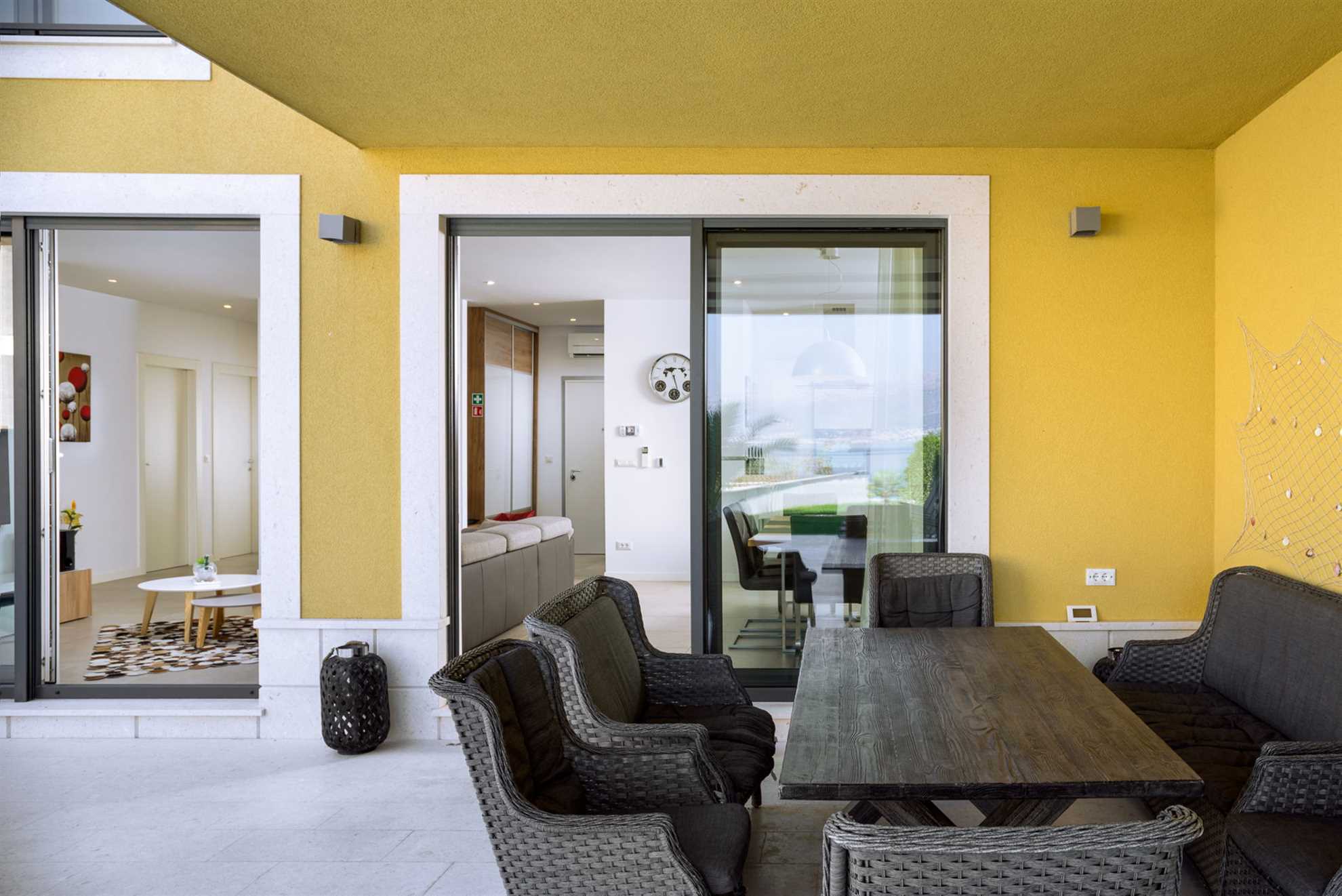Beachfront Apartment Lemonade with Pool VII