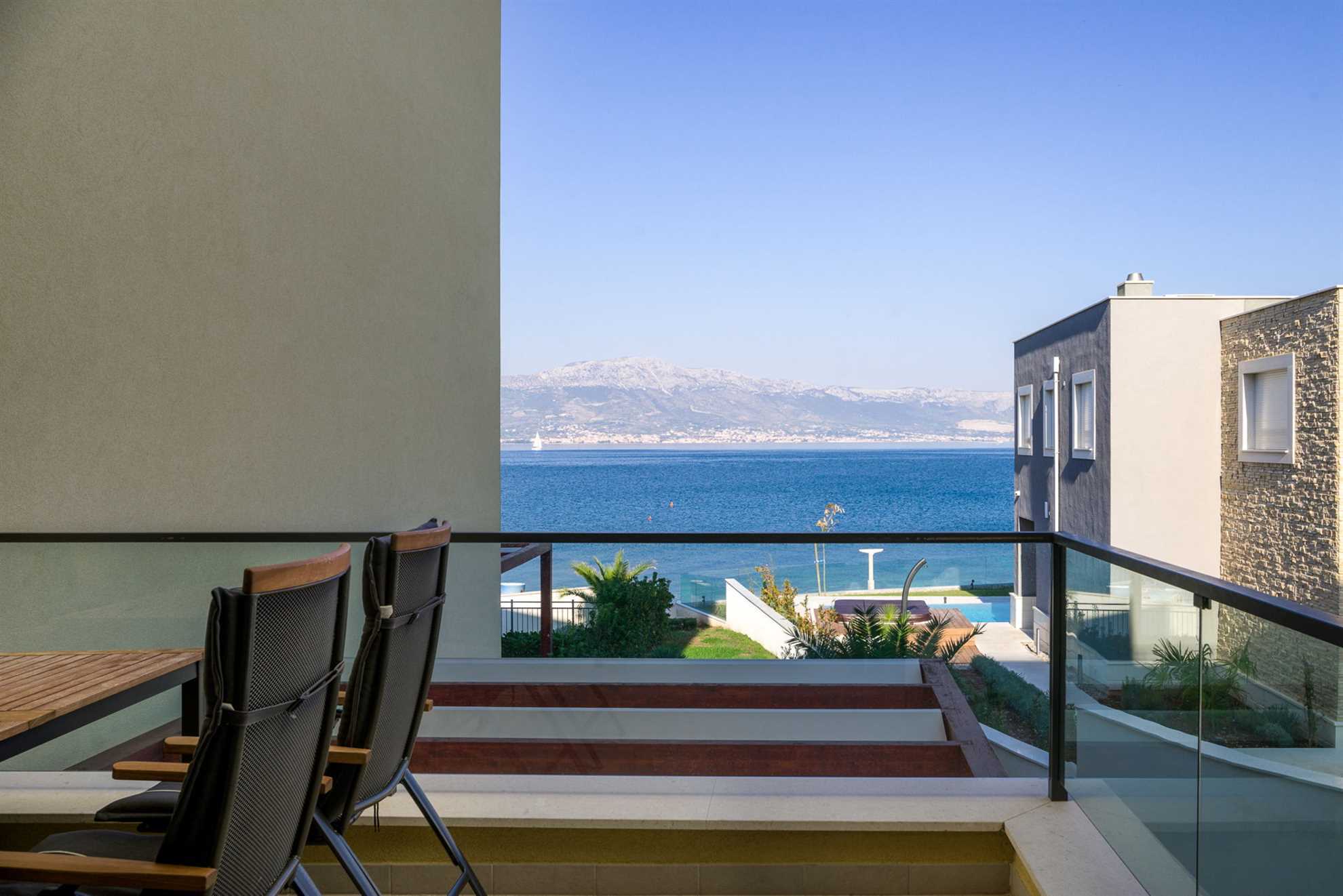Beachfront Apartment Lemonade VIII