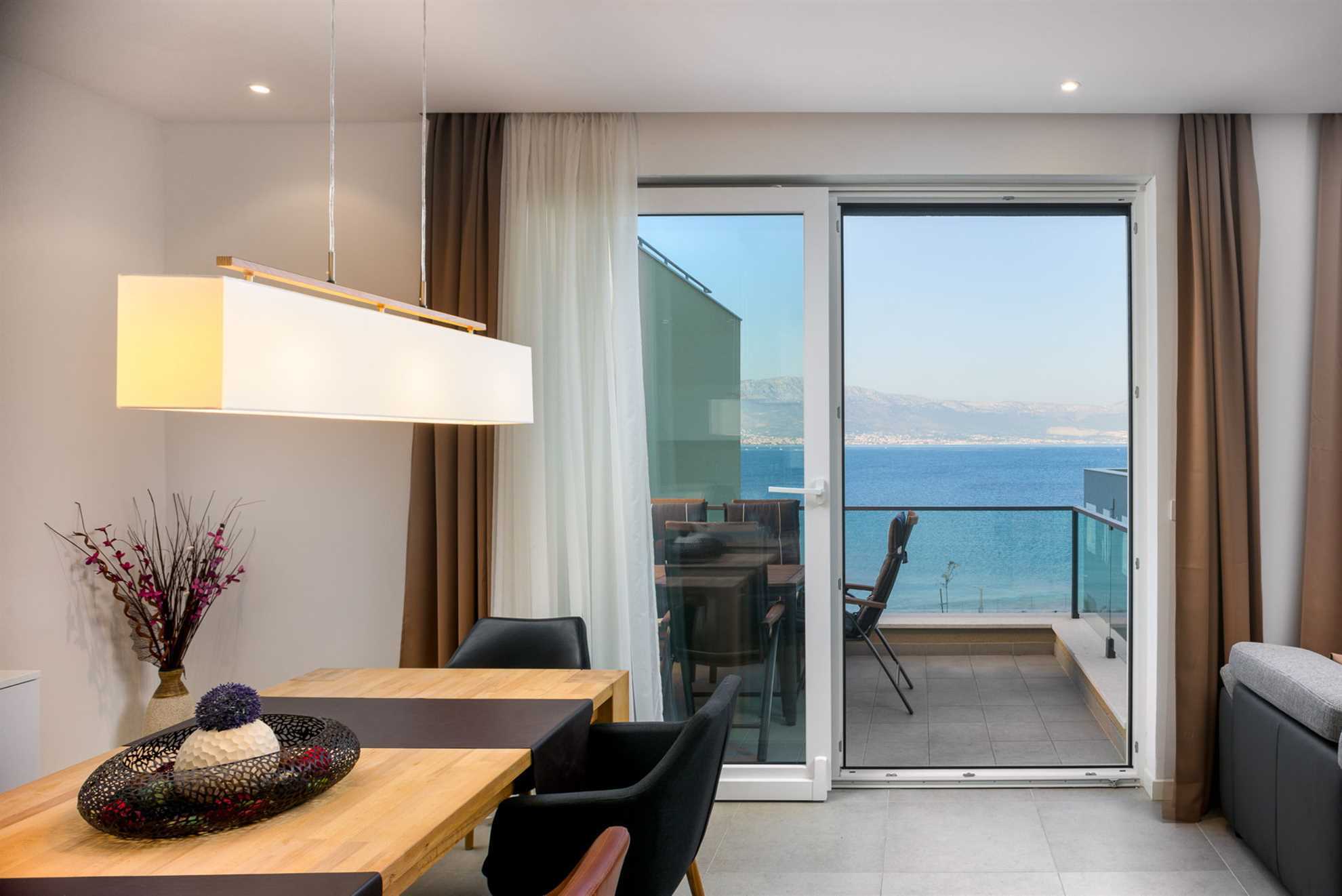 Beachfront Apartment Lemonade IX