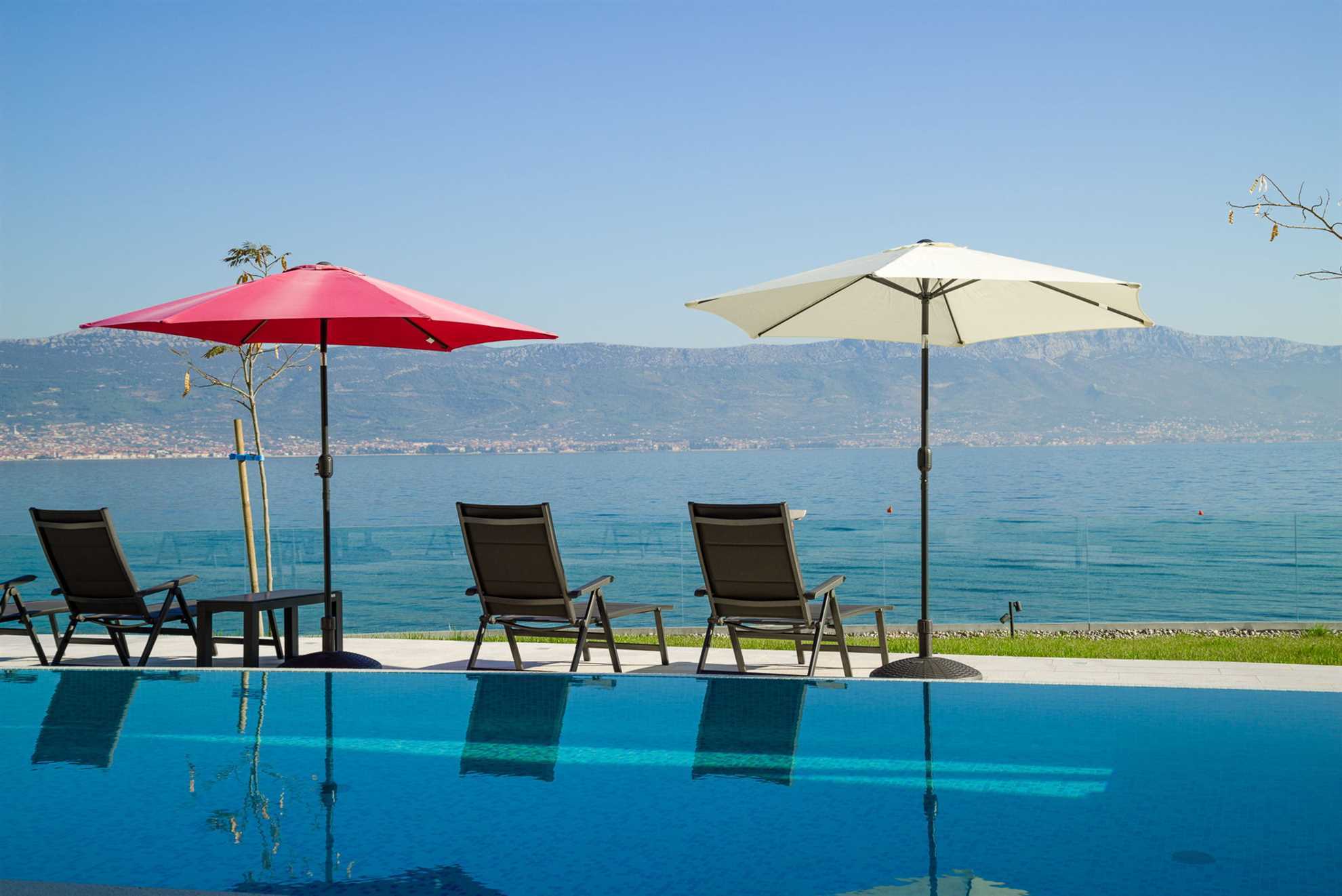 Beachfront Villa Grey Martini with Pool