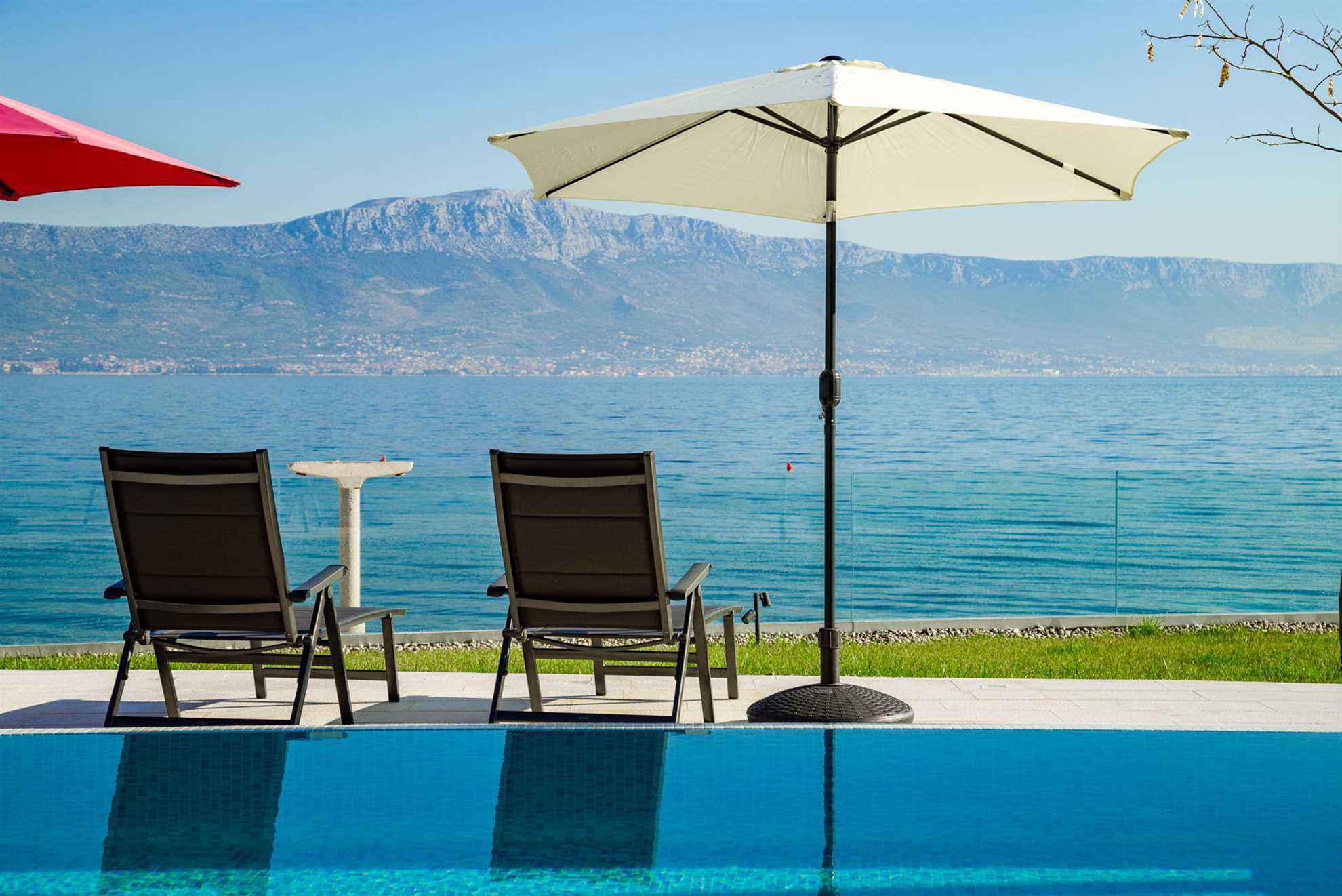 Beachfront Villa Grey Martini with Pool