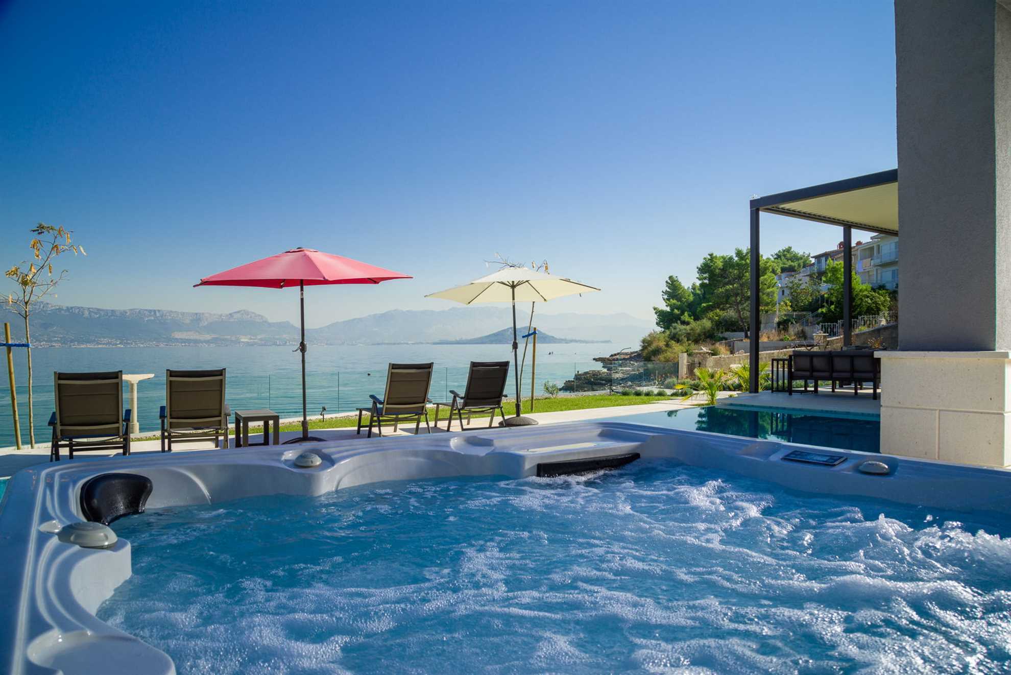 Beachfront Villa Grey Martini with Pool