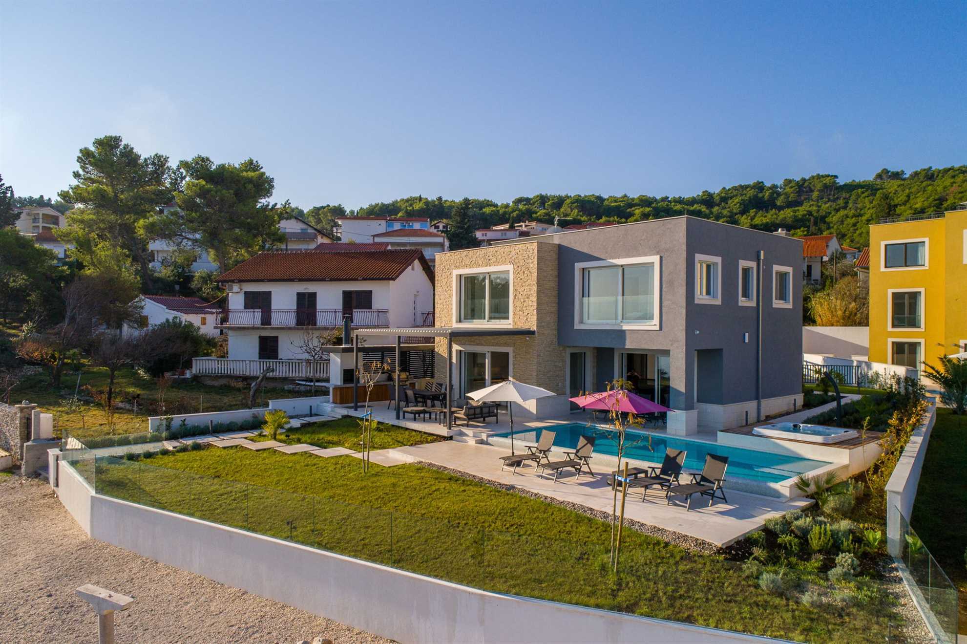 Beachfront Villa Grey Martini with Pool