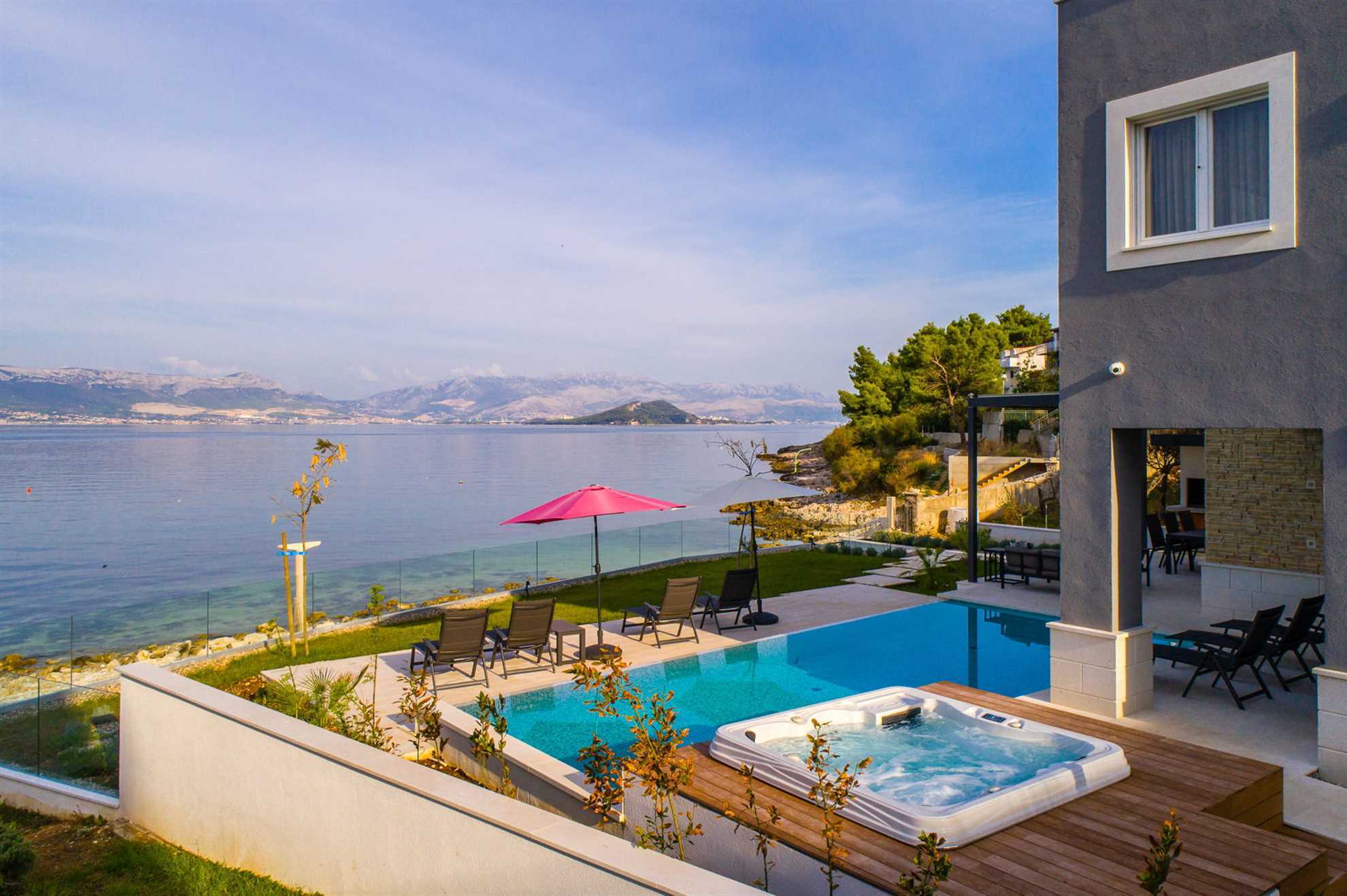 Beachfront Villa Grey Martini with Pool