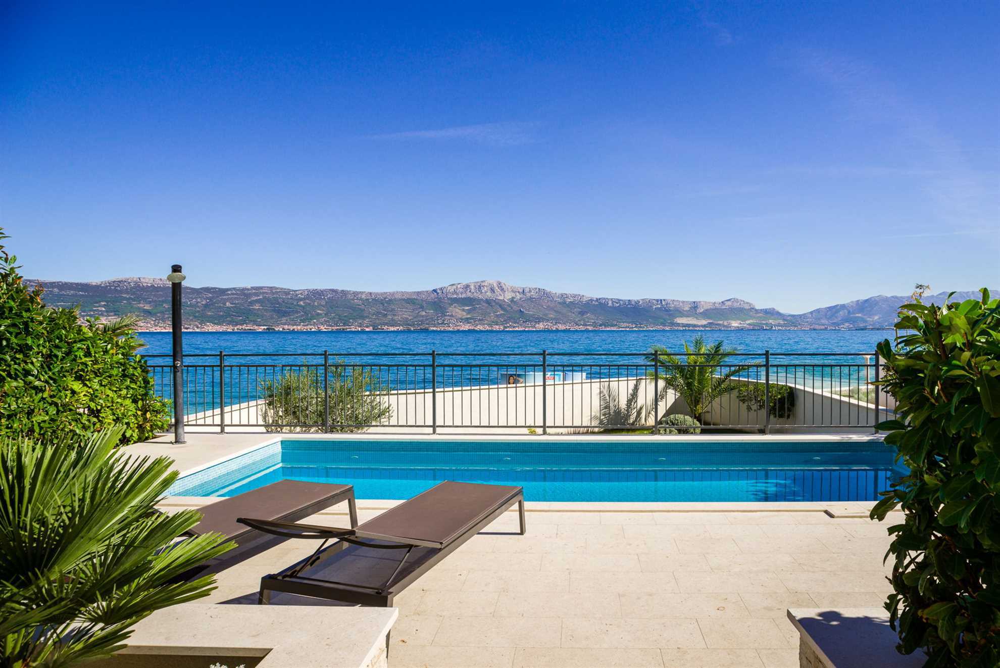 Beachfront Villa Lemonade with Pool III