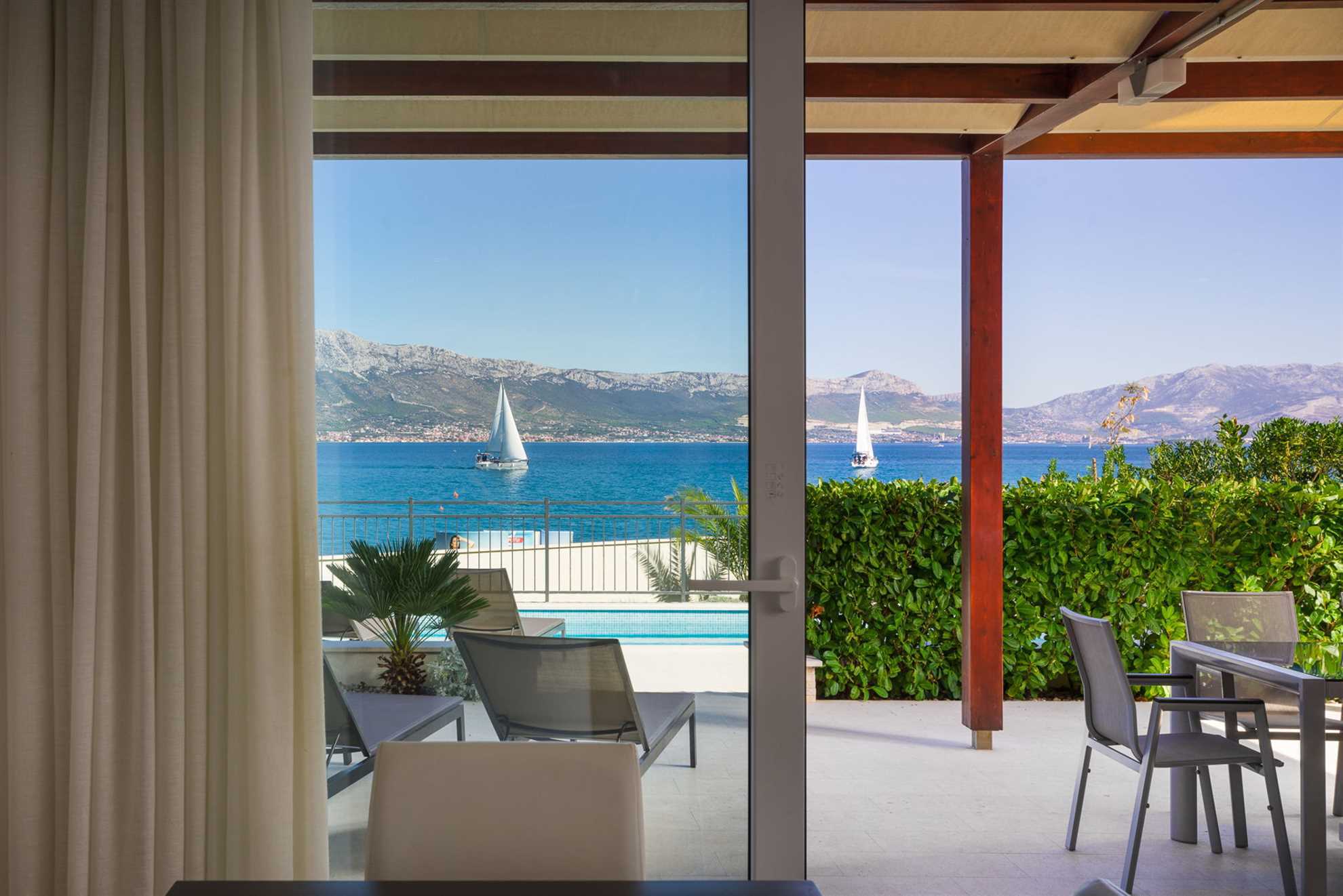 Beachfront Villa Lemonade with Pool III