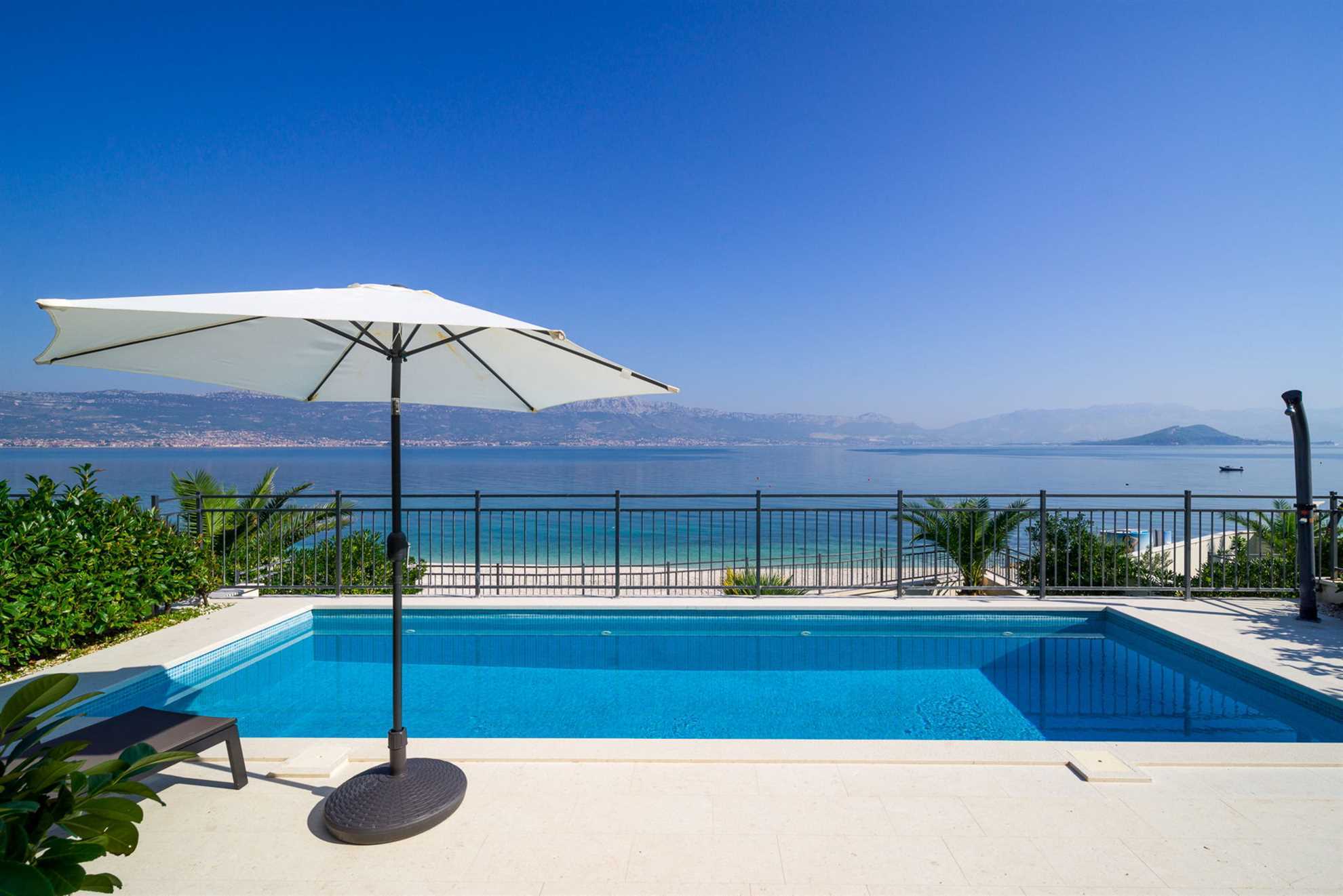 Beachfront Villa Lemonade with Pool II