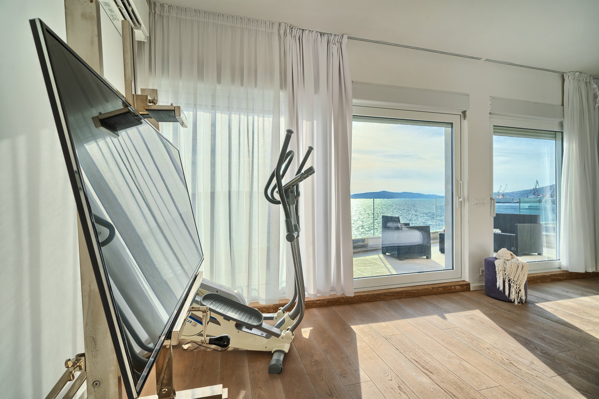 Beachfront Villa Deep Blue with Pool I