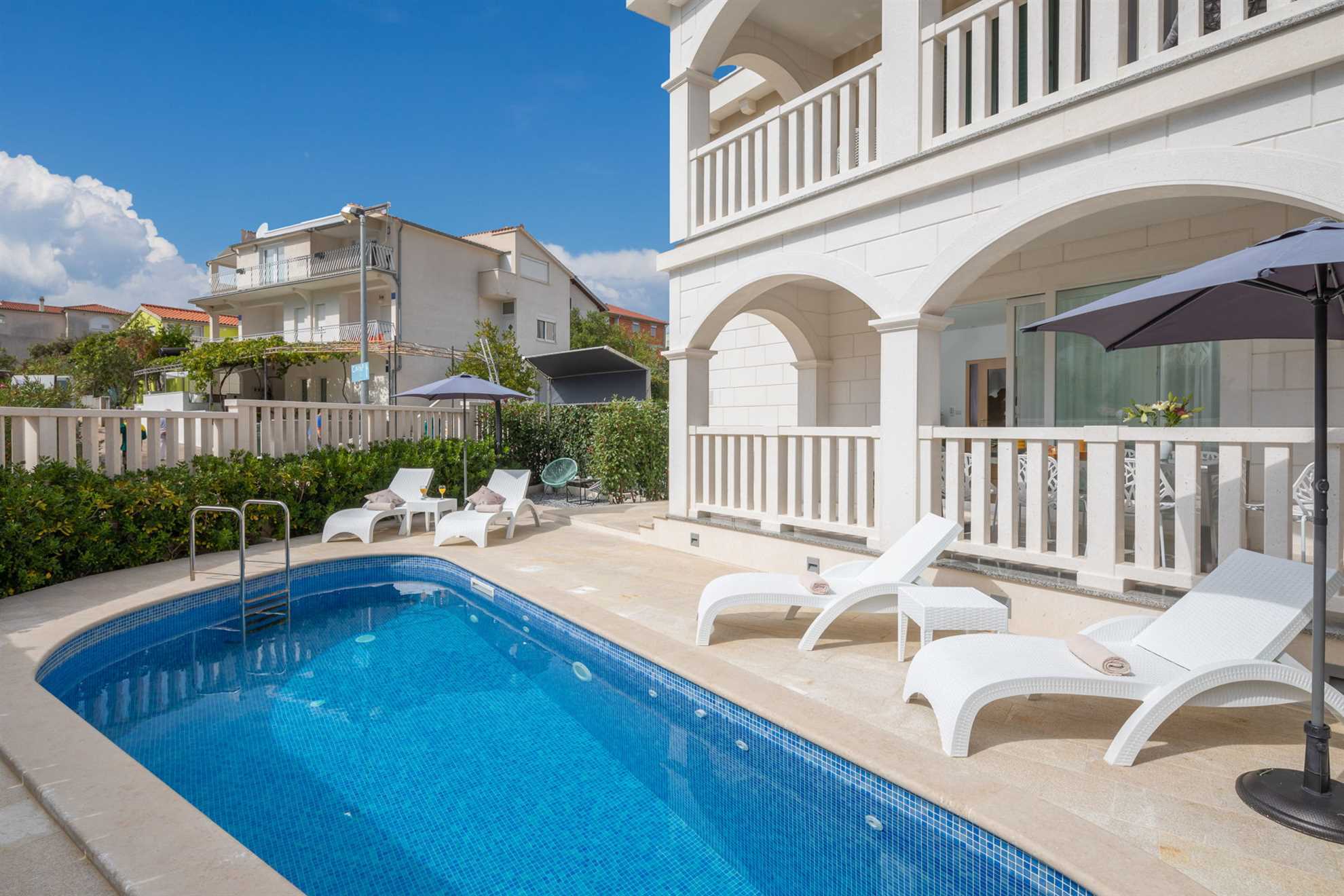 Villa Stone Art with Pool