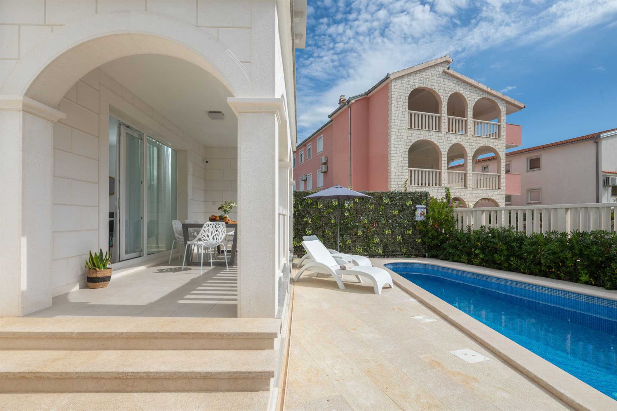 Villa Stone Art with Pool