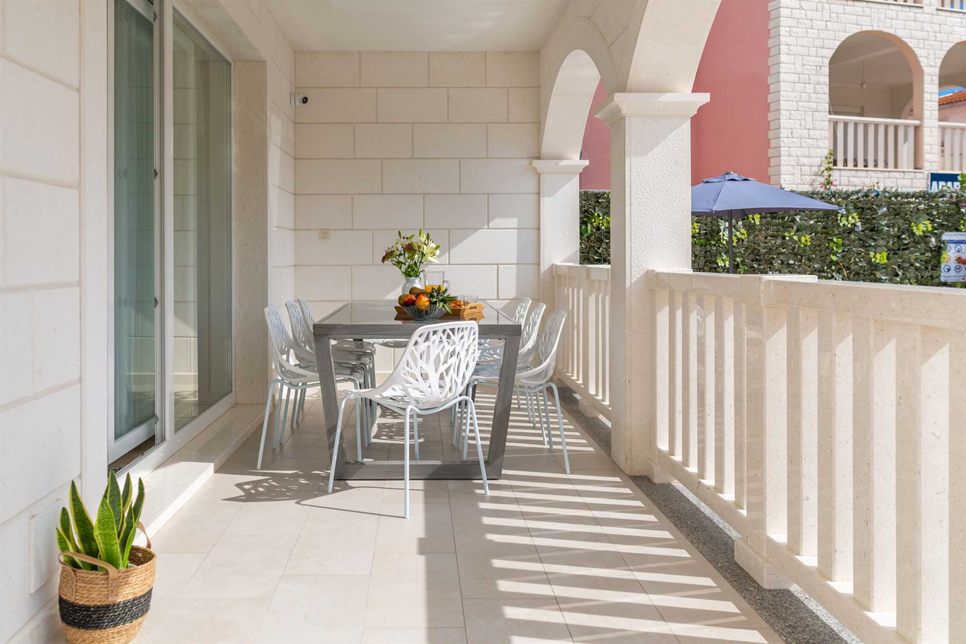 Villa Stone Art with Pool
