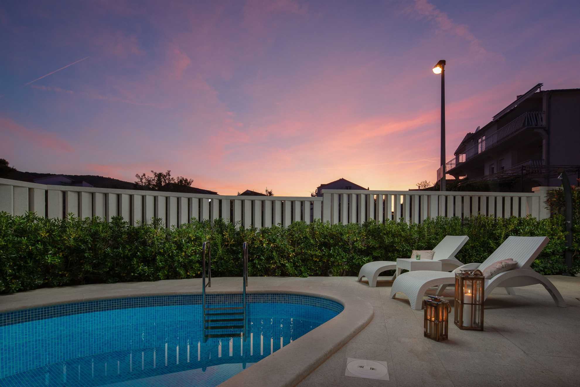 Villa Stone Art with Pool