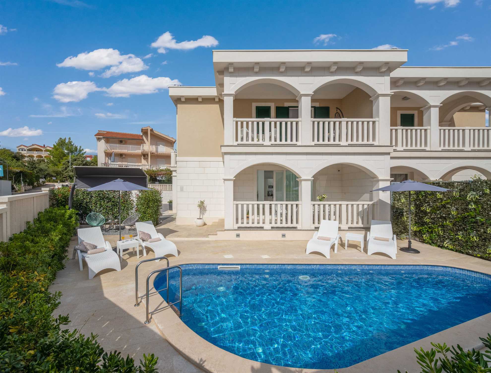 Villa Stone Art with Pool