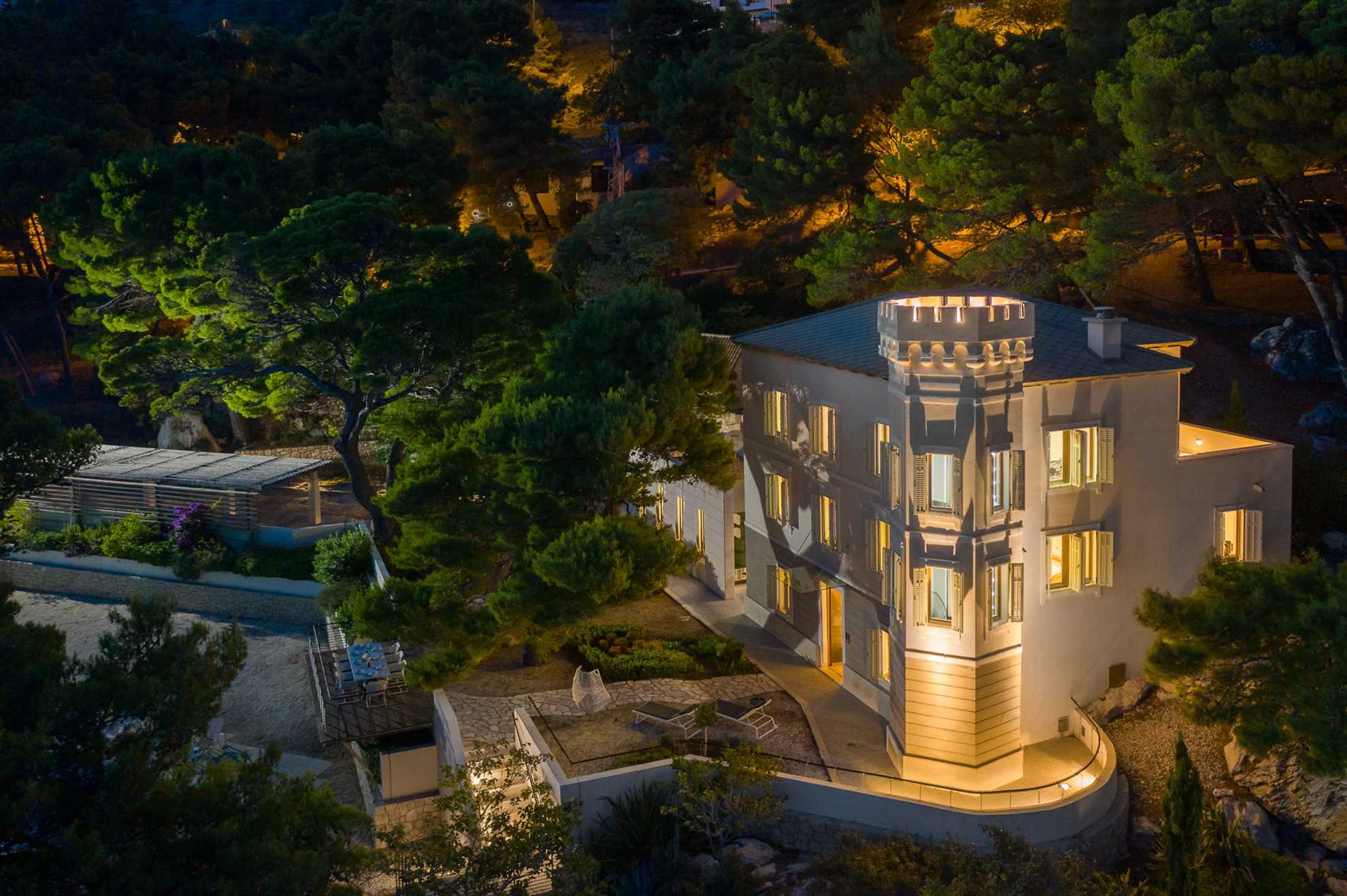 Beachfront Villa Castellum with Pool