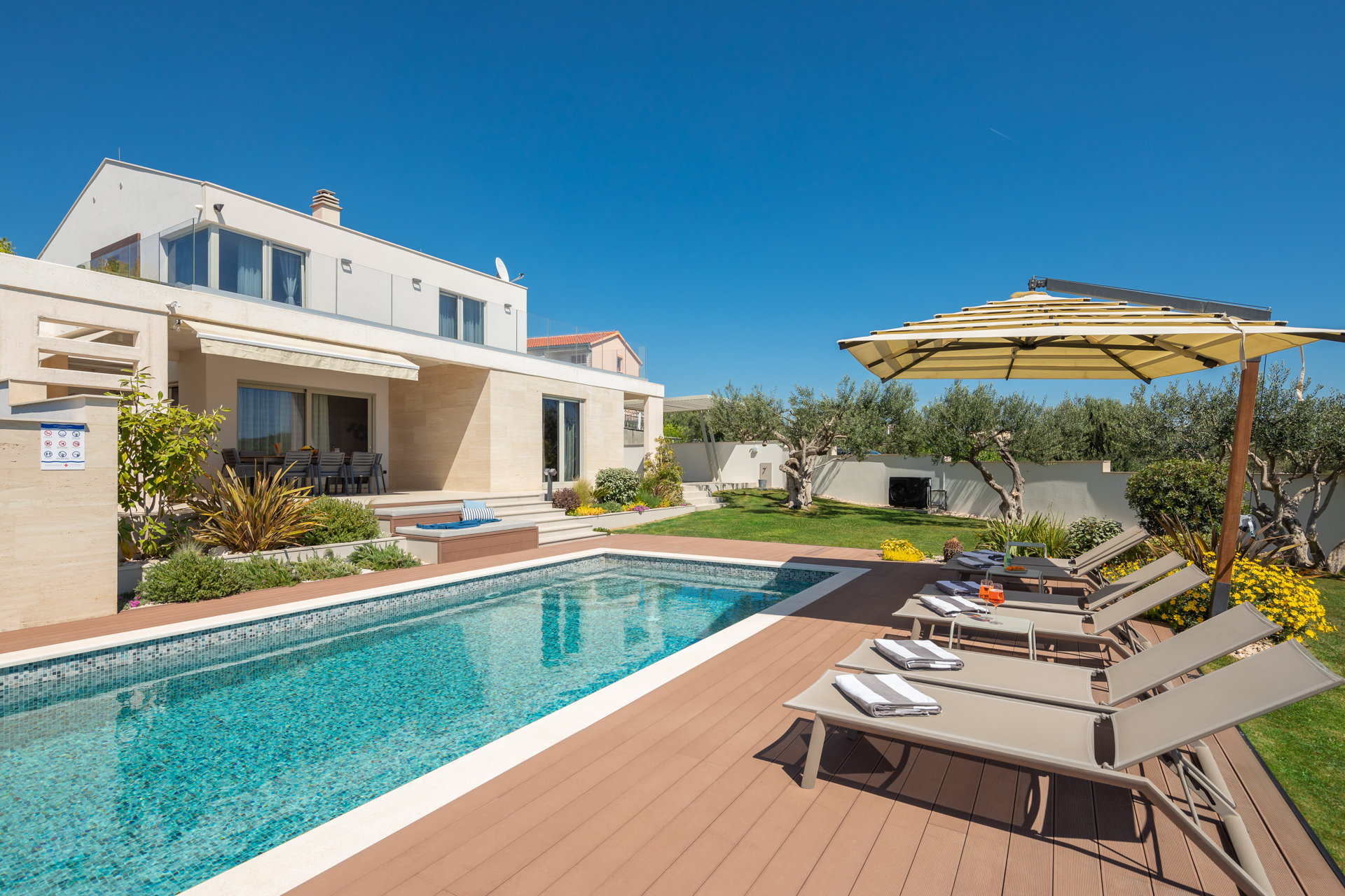 Luxury Villa Cinderella with Swimming Pool