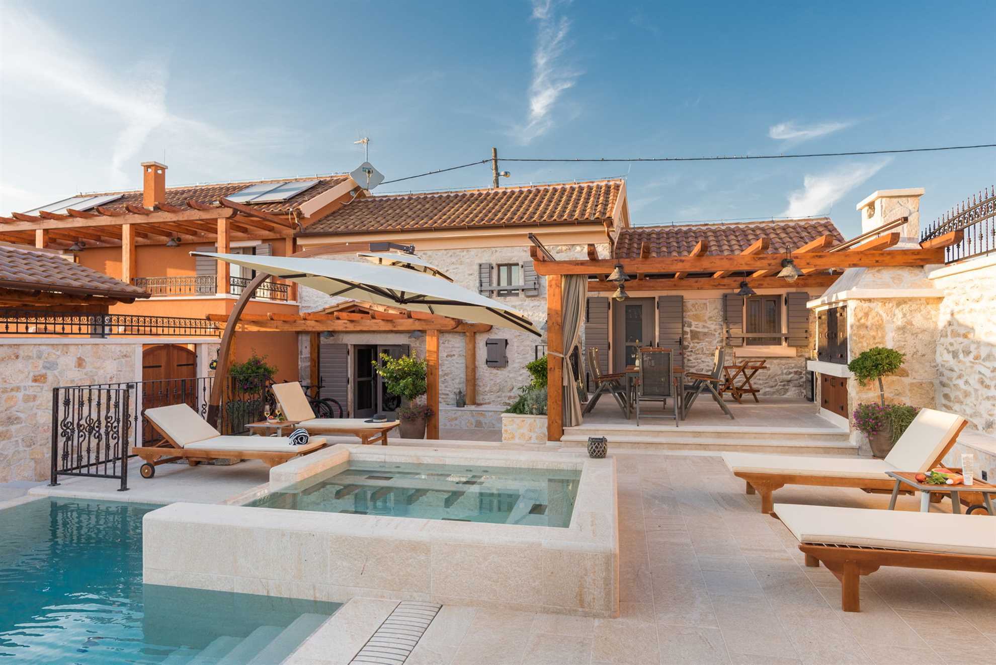 Holiday Home Adora with Pool