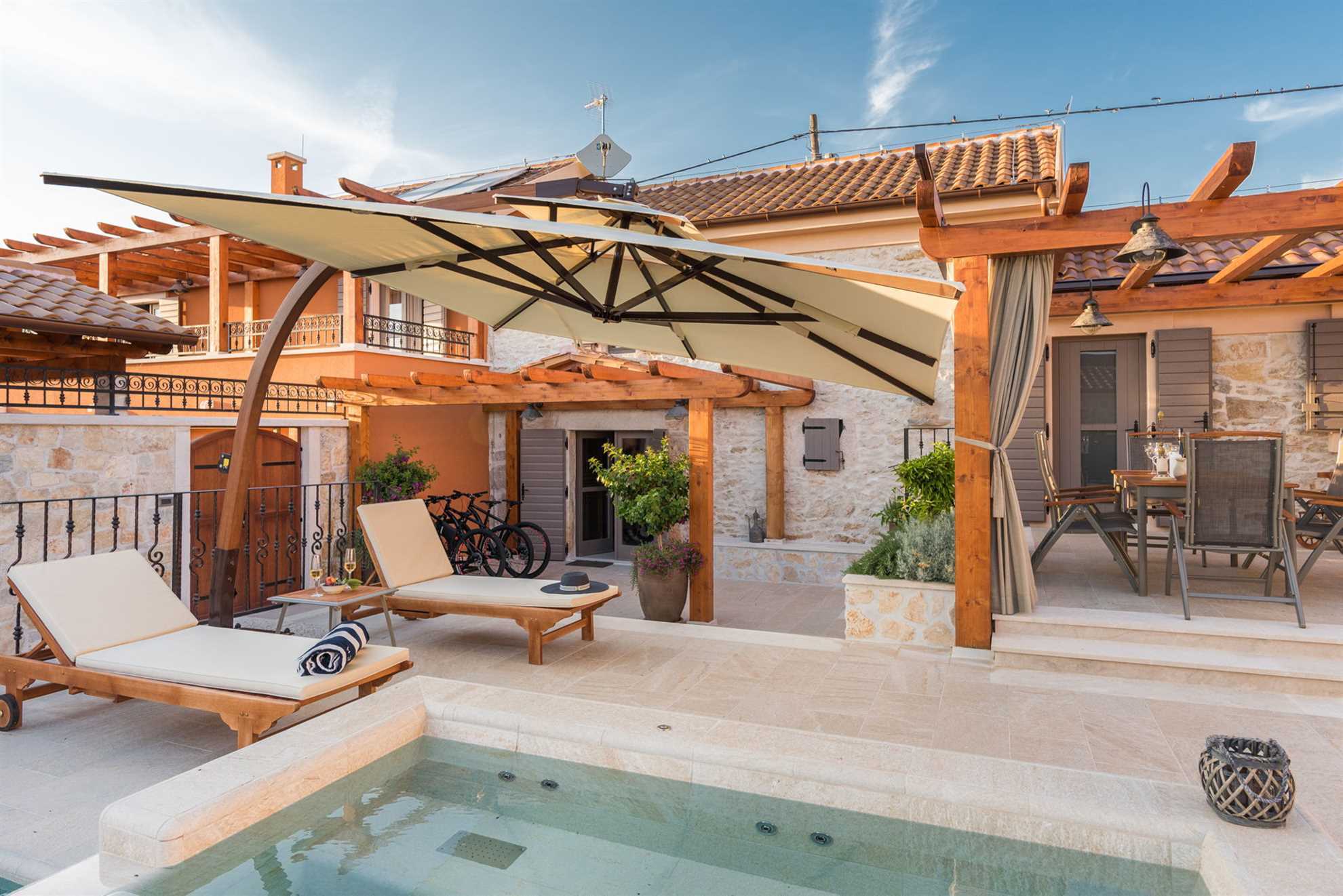 Holiday Home Adora with Pool