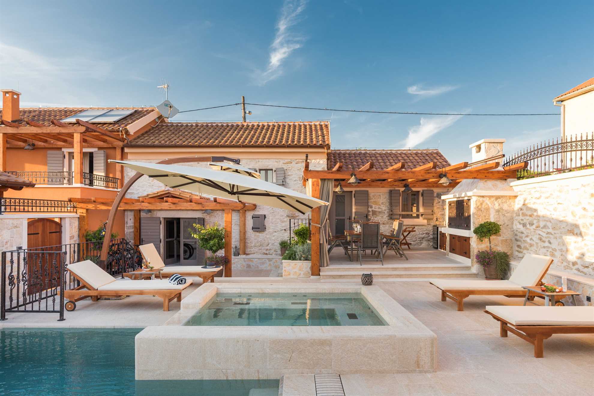 Holiday Home Adora with Pool